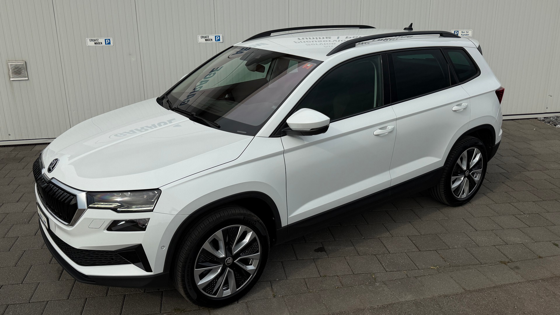 SKODA Karoq 2.0 TDI CR Style 4x4 DSG * Anhängerkuplung * Werksgarantie * 8-Fach mit Alufelgen *-image-2