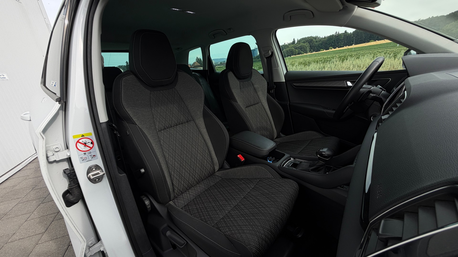 SKODA Karoq 2.0 TDI CR Style 4x4 DSG * Anhängerkuplung * Werksgarantie * 8-Fach mit Alufelgen *-image-21