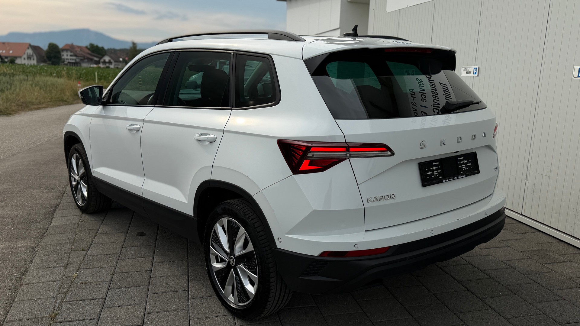 SKODA Karoq 2.0 TDI CR Style 4x4 DSG * Anhängerkuplung * Werksgarantie * 8-Fach mit Alufelgen *-image-6