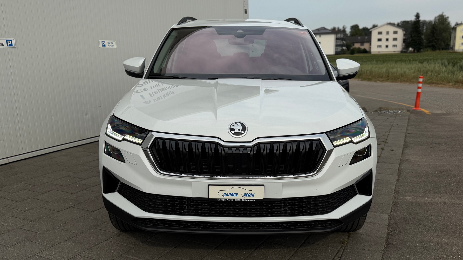 SKODA Karoq 2.0 TDI CR Style 4x4 DSG * Anhängerkuplung * Werksgarantie * 8-Fach mit Alufelgen *-image-4