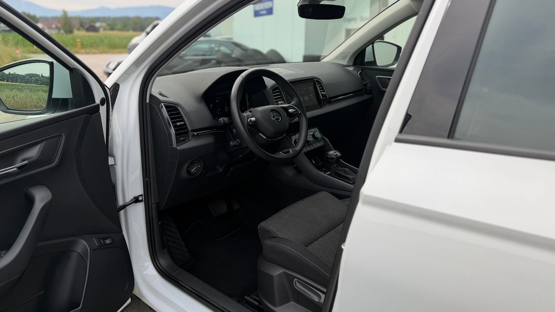 SKODA Karoq 2.0 TDI CR Style 4x4 DSG * Anhängerkuplung * Werksgarantie * 8-Fach mit Alufelgen *-image-10
