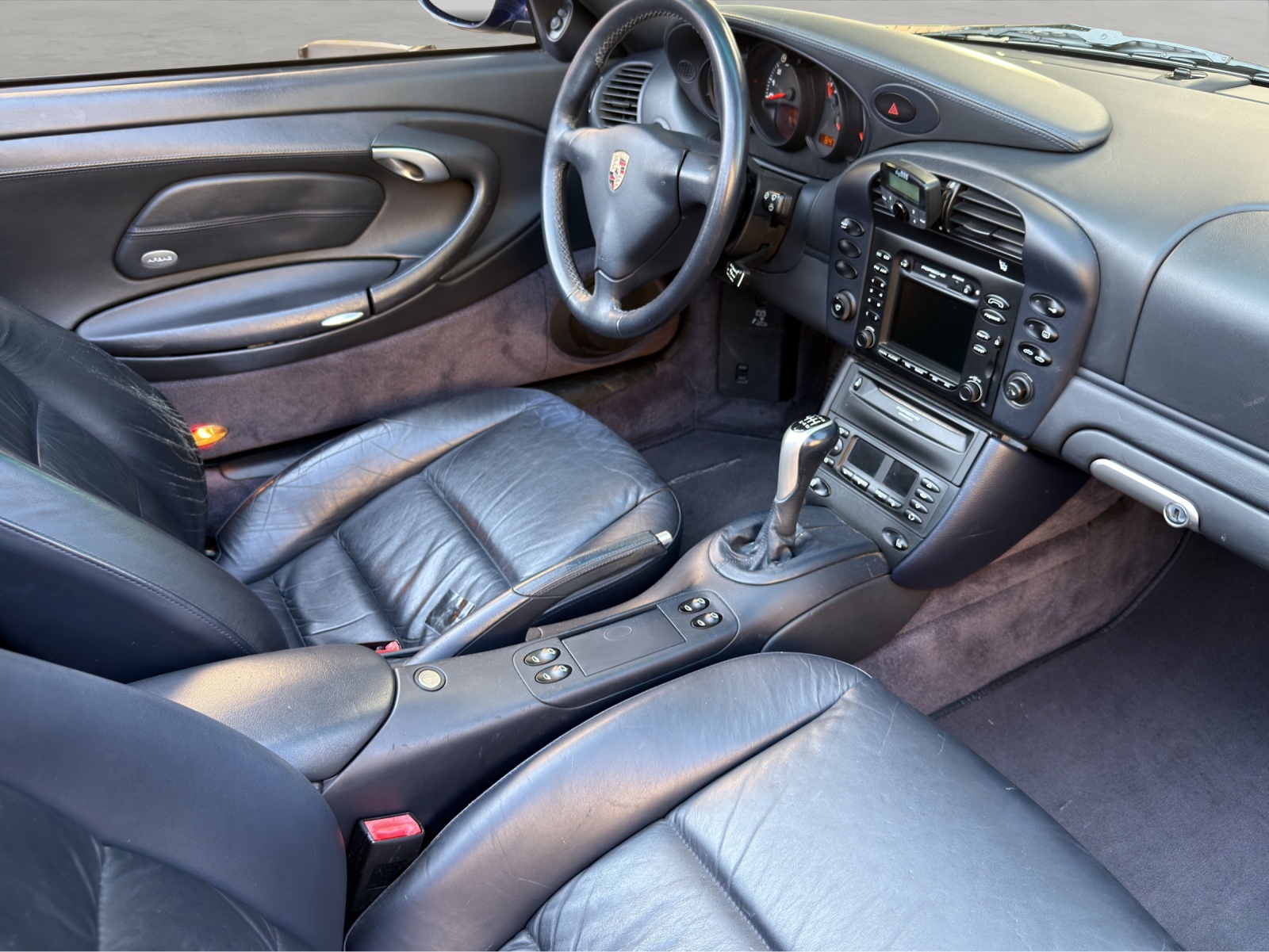 PORSCHE 911 Carrera 4 Cabrio-image-11