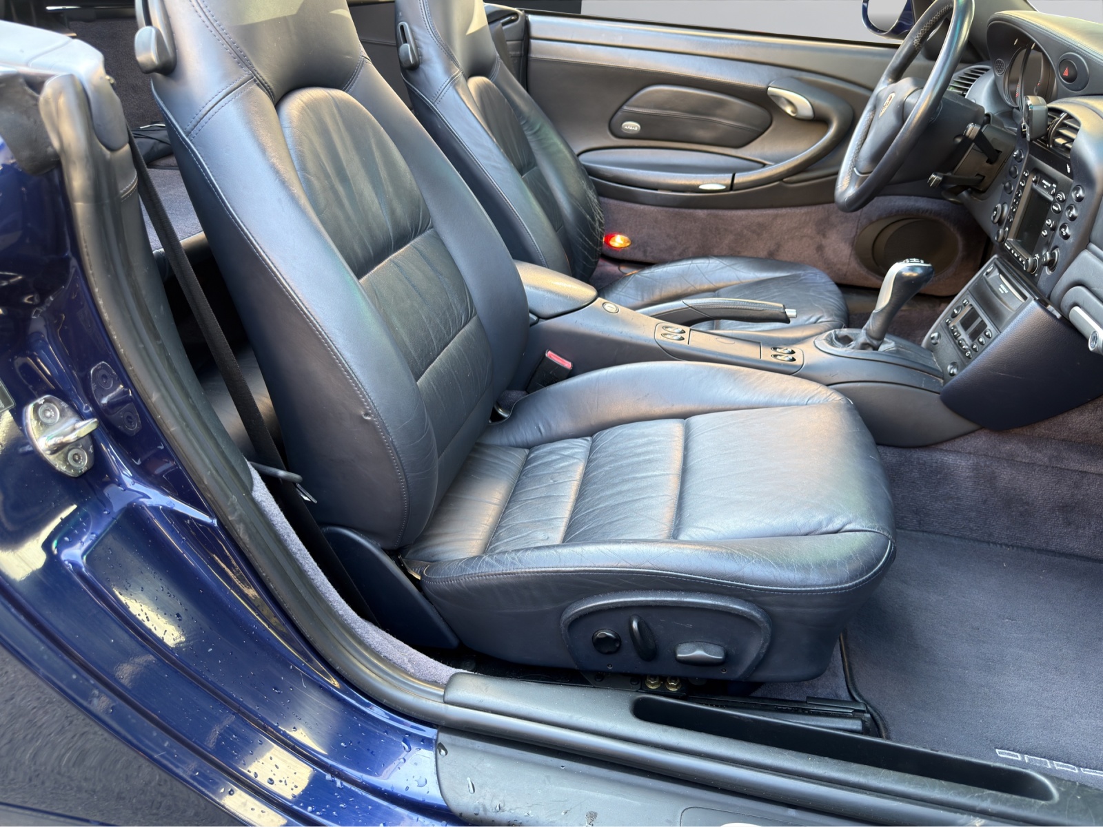PORSCHE 911 Carrera 4 Cabrio-image-12