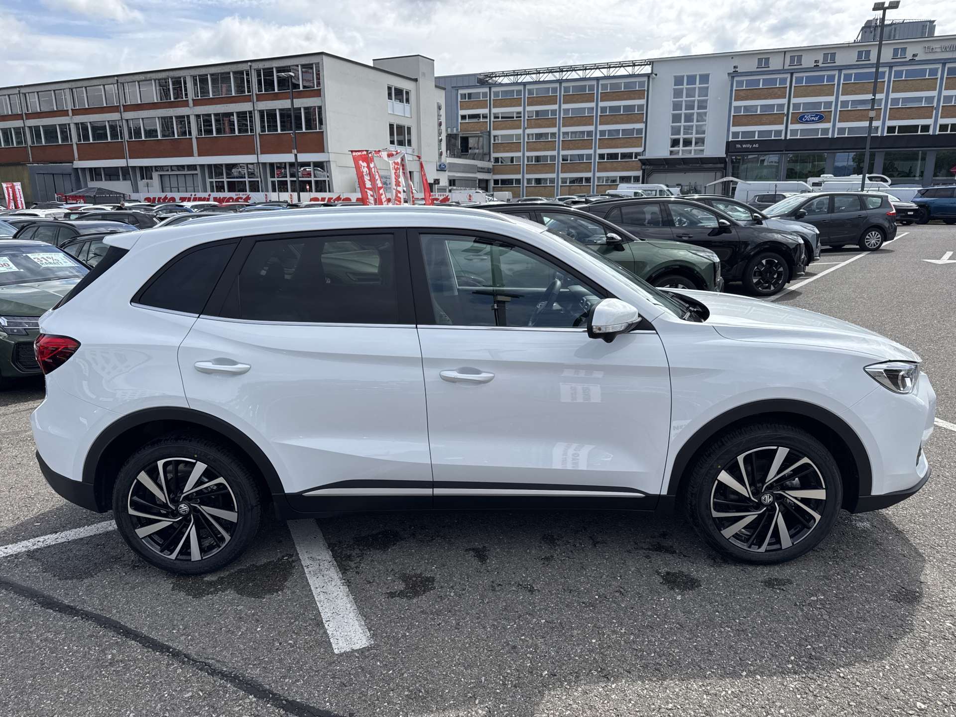 MG ZS 1.5 HEV Luxury Automat-image-10