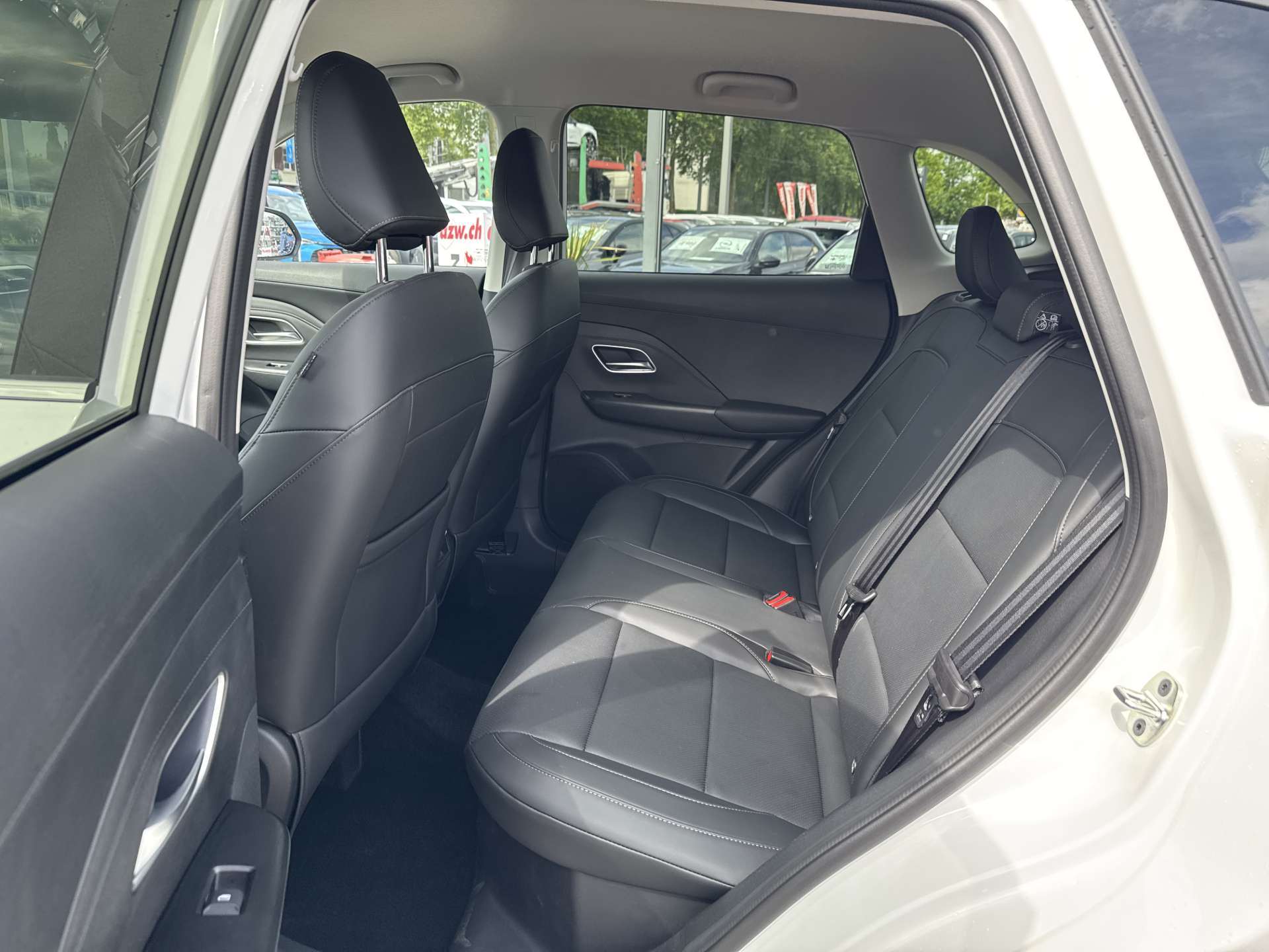 MG ZS 1.5 HEV Luxury Automat-image-6