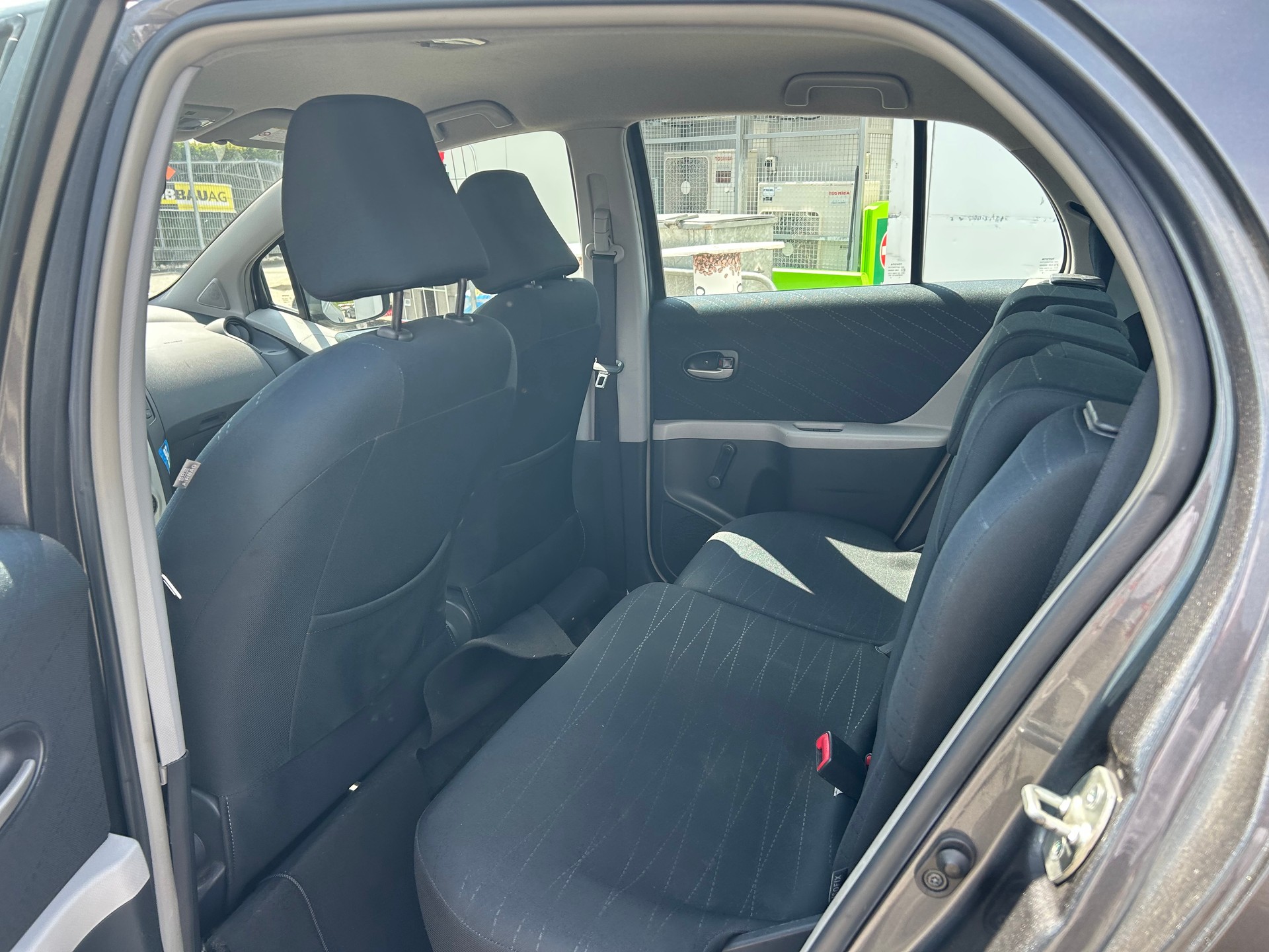 TOYOTA Yaris 1.3 Linea Sol-image-9
