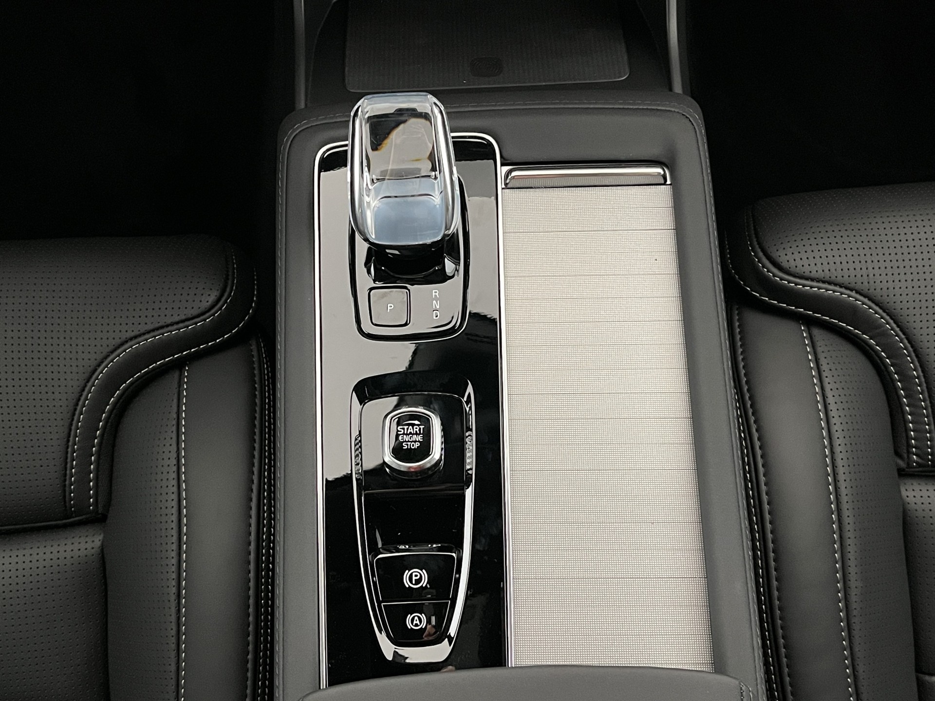 VOLVO XC90 2.0 T8 TE Black Edition eAWD-image-14