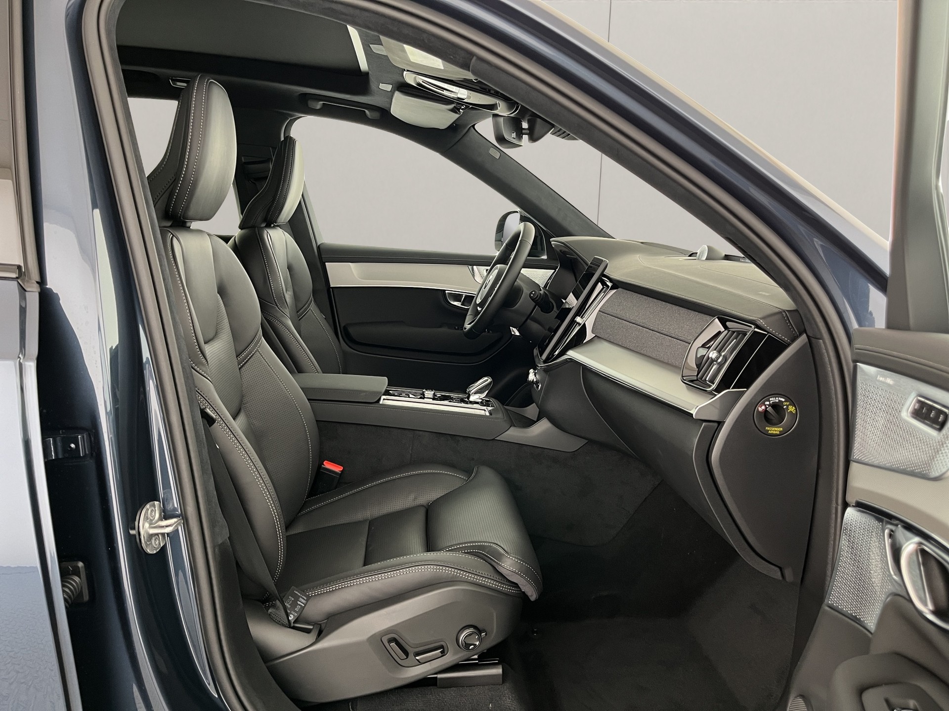 VOLVO XC90 2.0 T8 TE Black Edition eAWD-image-7