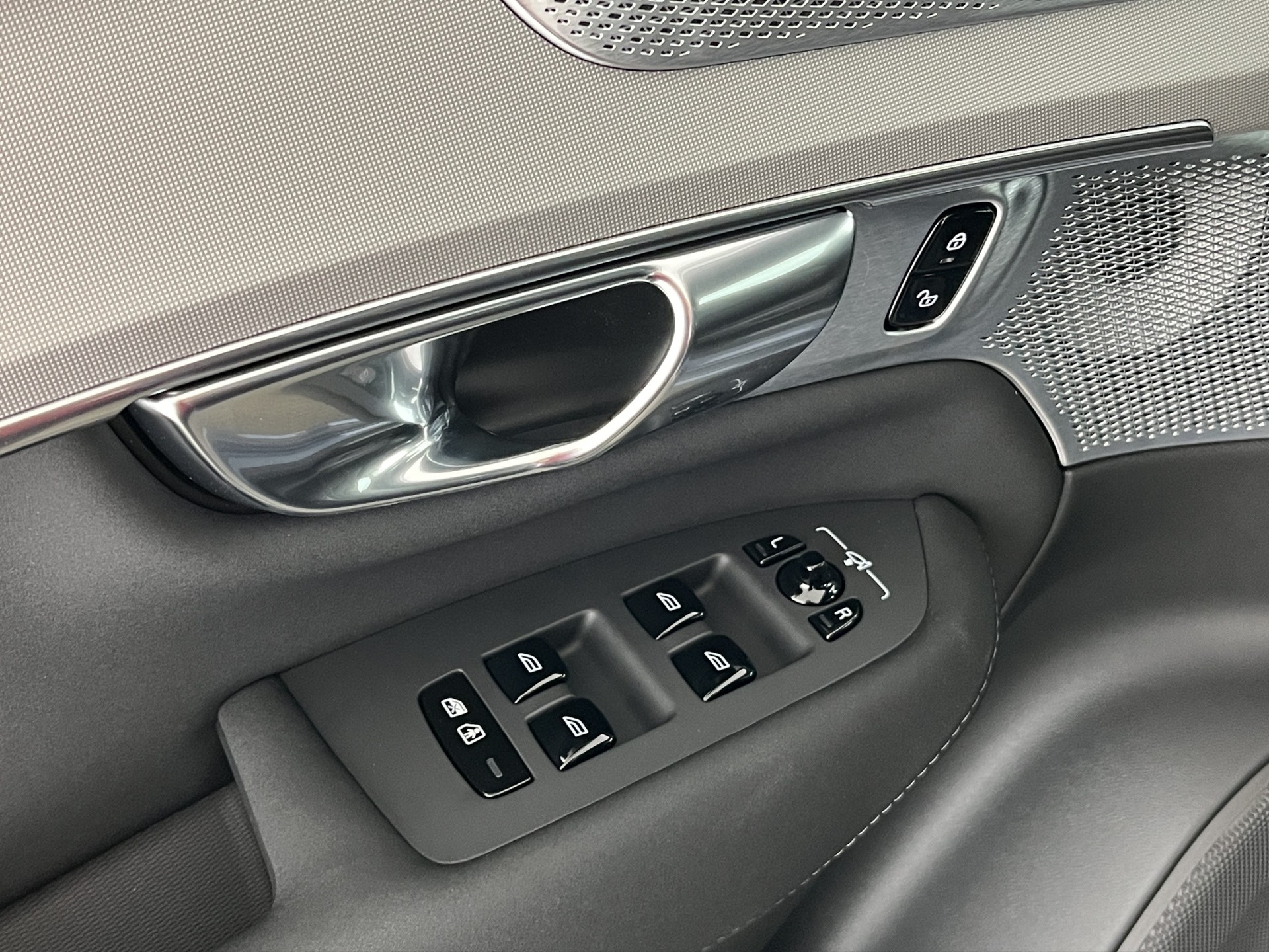 VOLVO XC90 2.0 T8 TE Black Edition eAWD-image-11