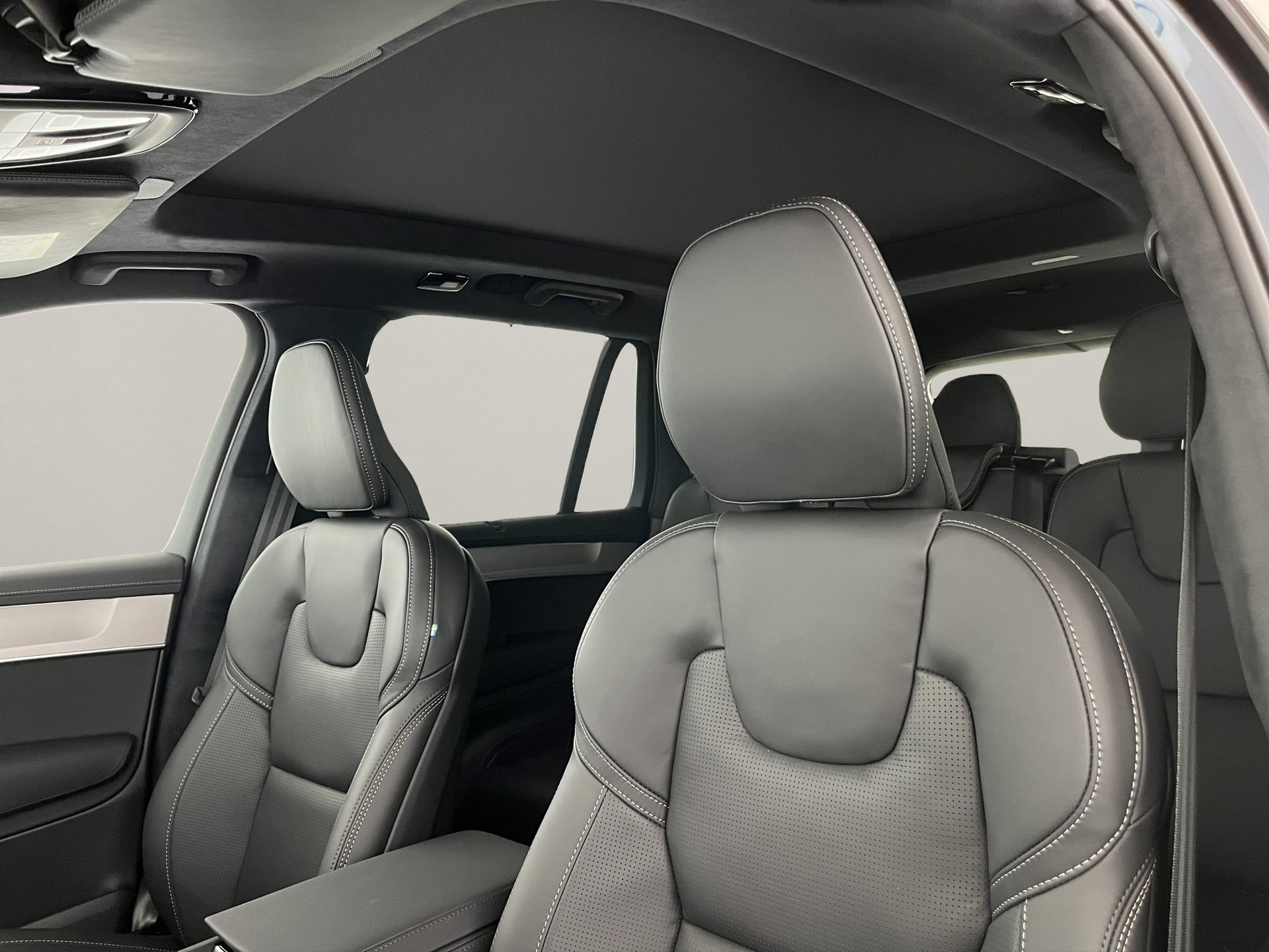 VOLVO XC90 2.0 T8 TE Black Edition eAWD-image-16