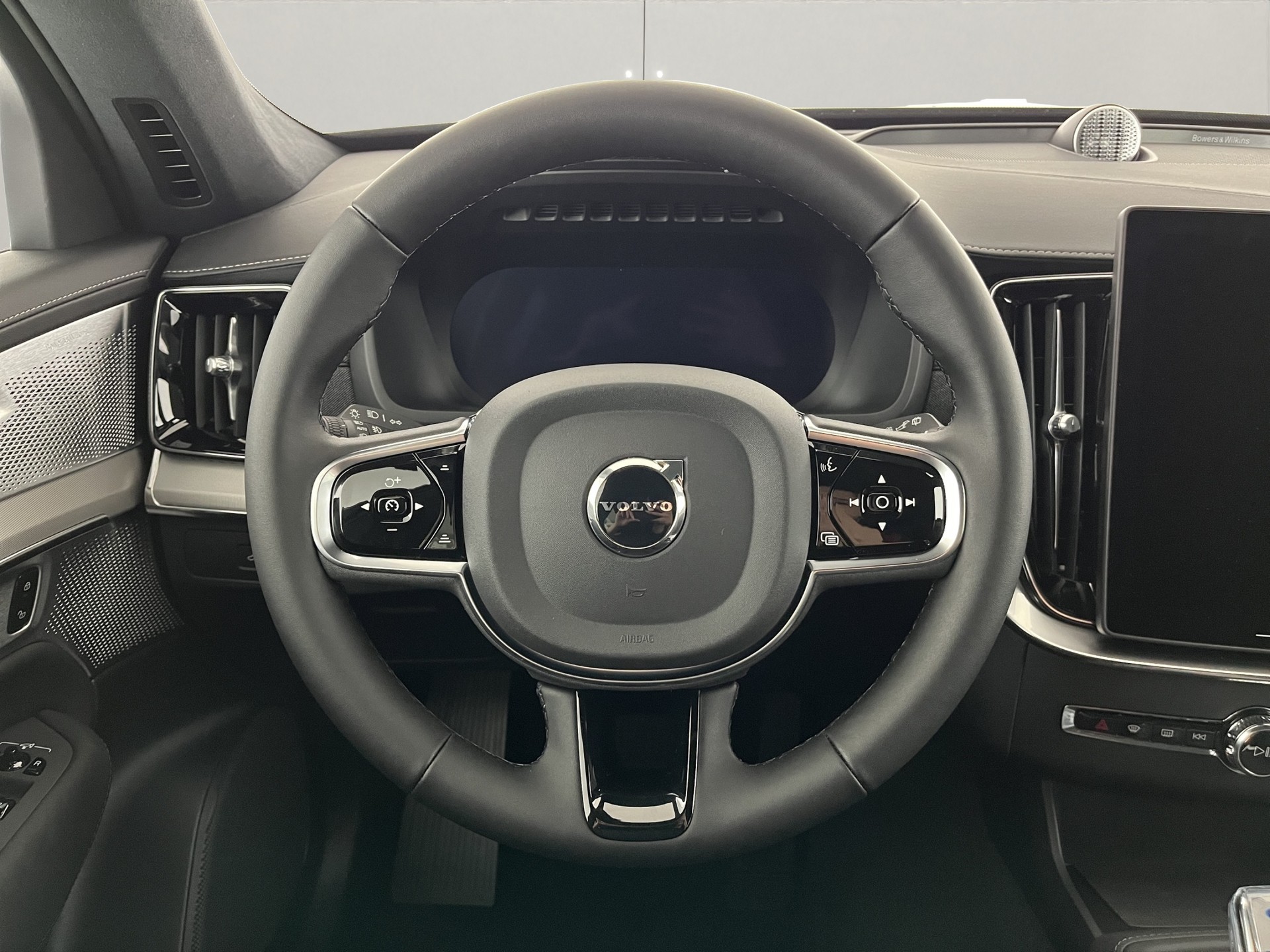 VOLVO XC90 2.0 T8 TE Black Edition eAWD-image-13