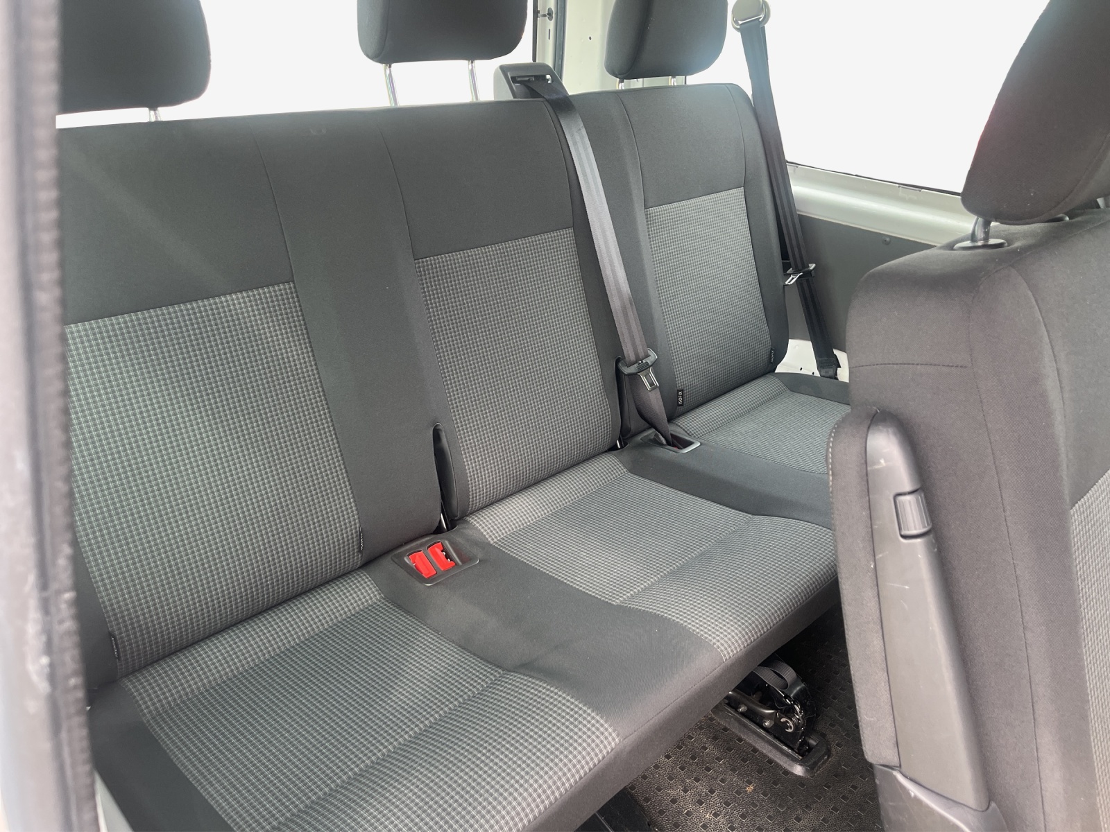 VW T6.1 2.0 TDI Entry-image-13