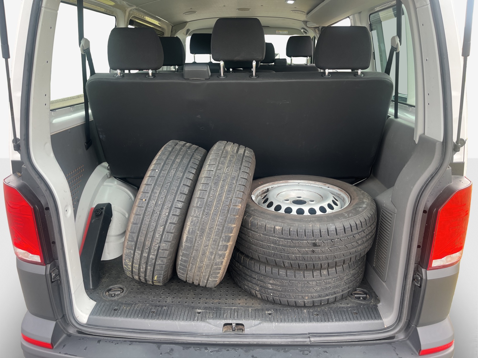 VW T6.1 2.0 TDI Entry-image-12