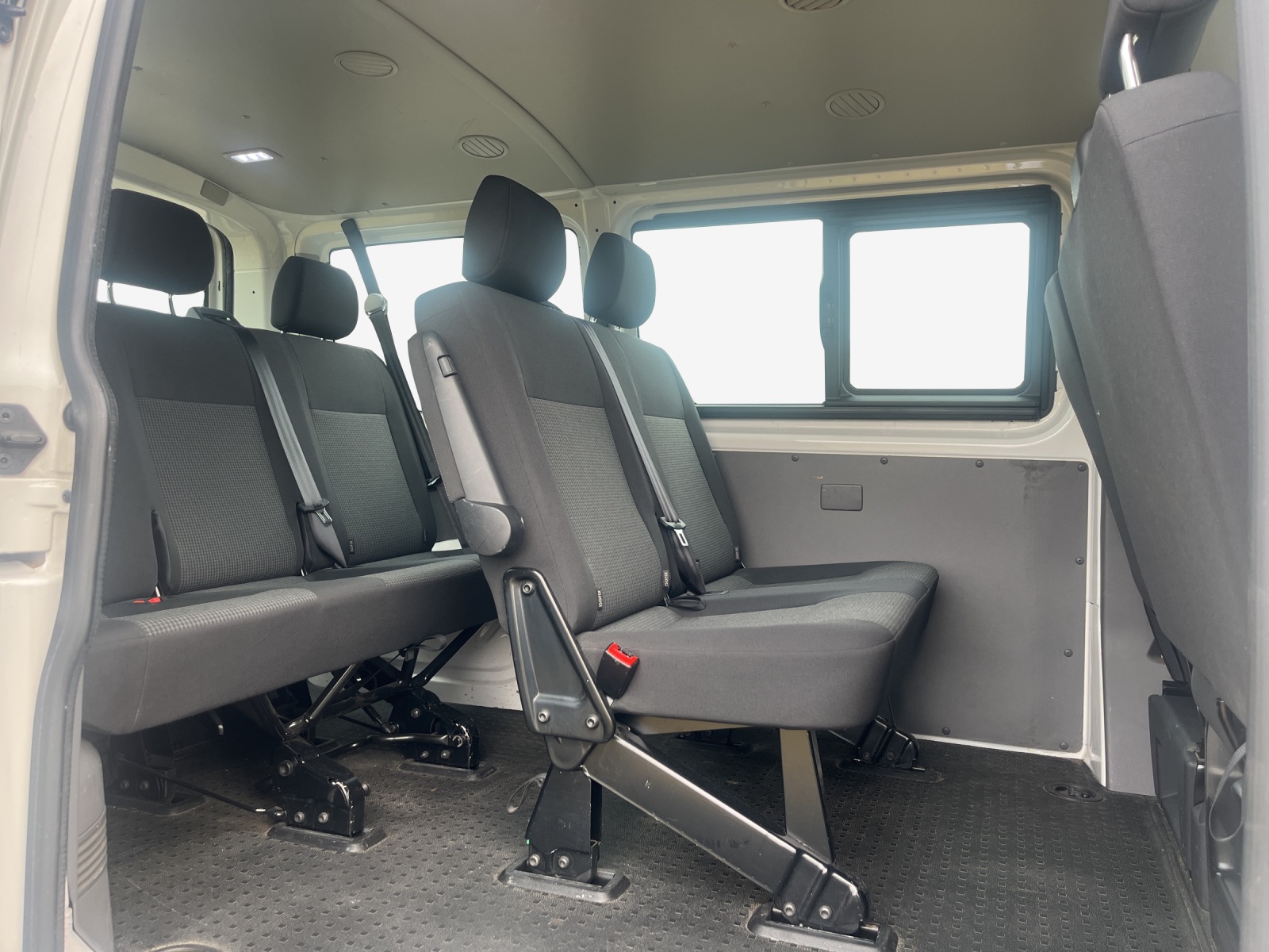 VW T6.1 2.0 TDI Entry-image-11