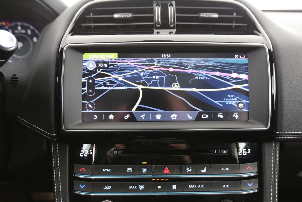 JAGUAR F-Pace 2.0 T 250 CF Swiss Edition AWD-image-6