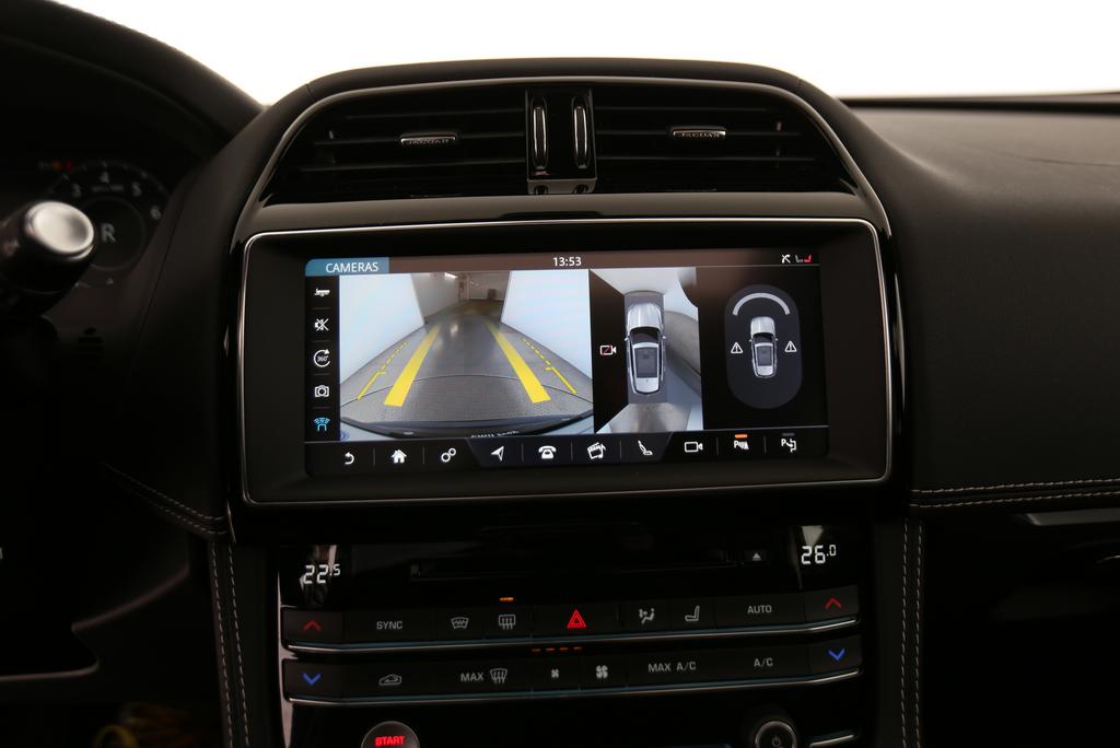 JAGUAR F-Pace 2.0 T 250 CF Swiss Edition AWD-image-7