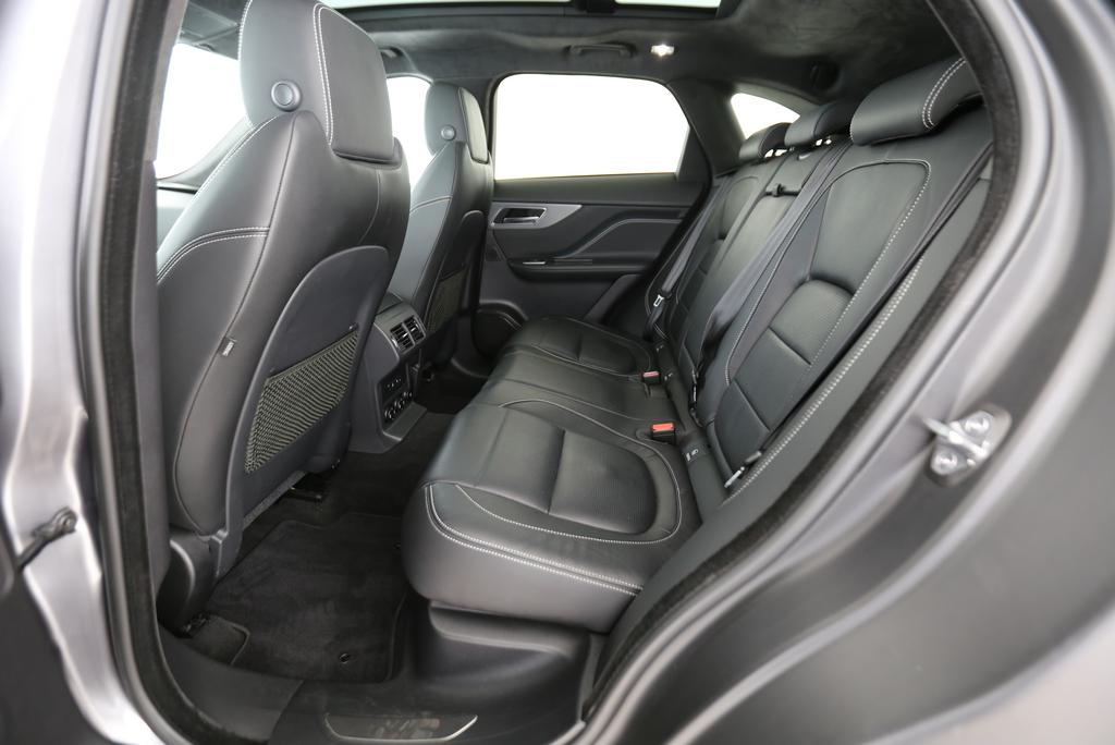 JAGUAR F-Pace 2.0 T 250 CF Swiss Edition AWD-image-10