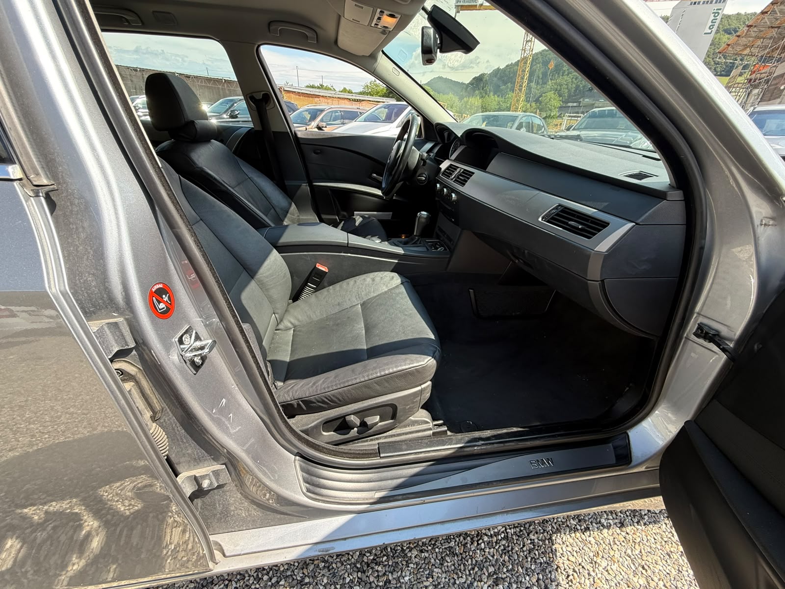 BMW 525xi Touring-image-15