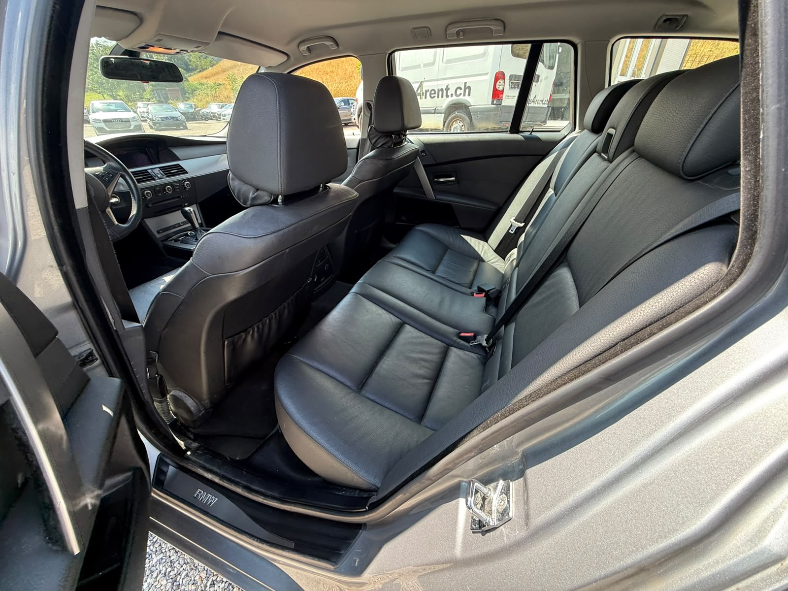 BMW 525xi Touring-image-13