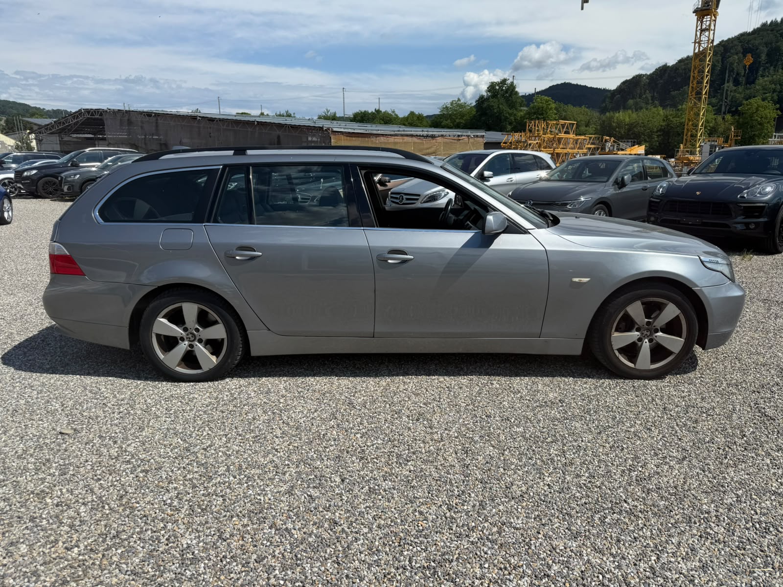 BMW 525xi Touring-image-9