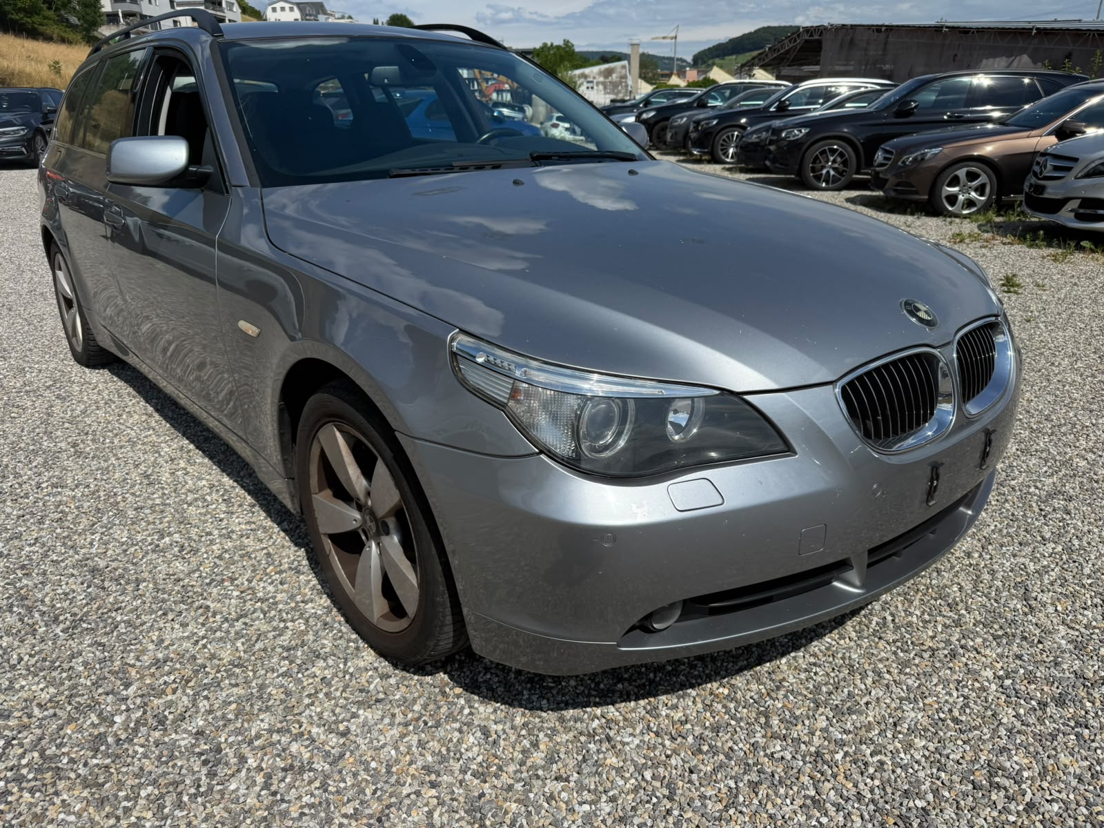 BMW 525xi Touring-image-10