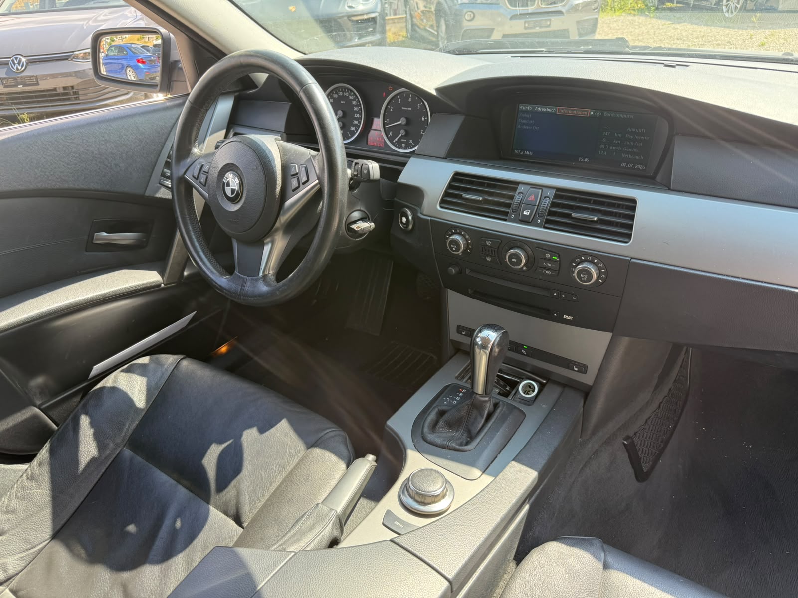 BMW 525xi Touring-image-16