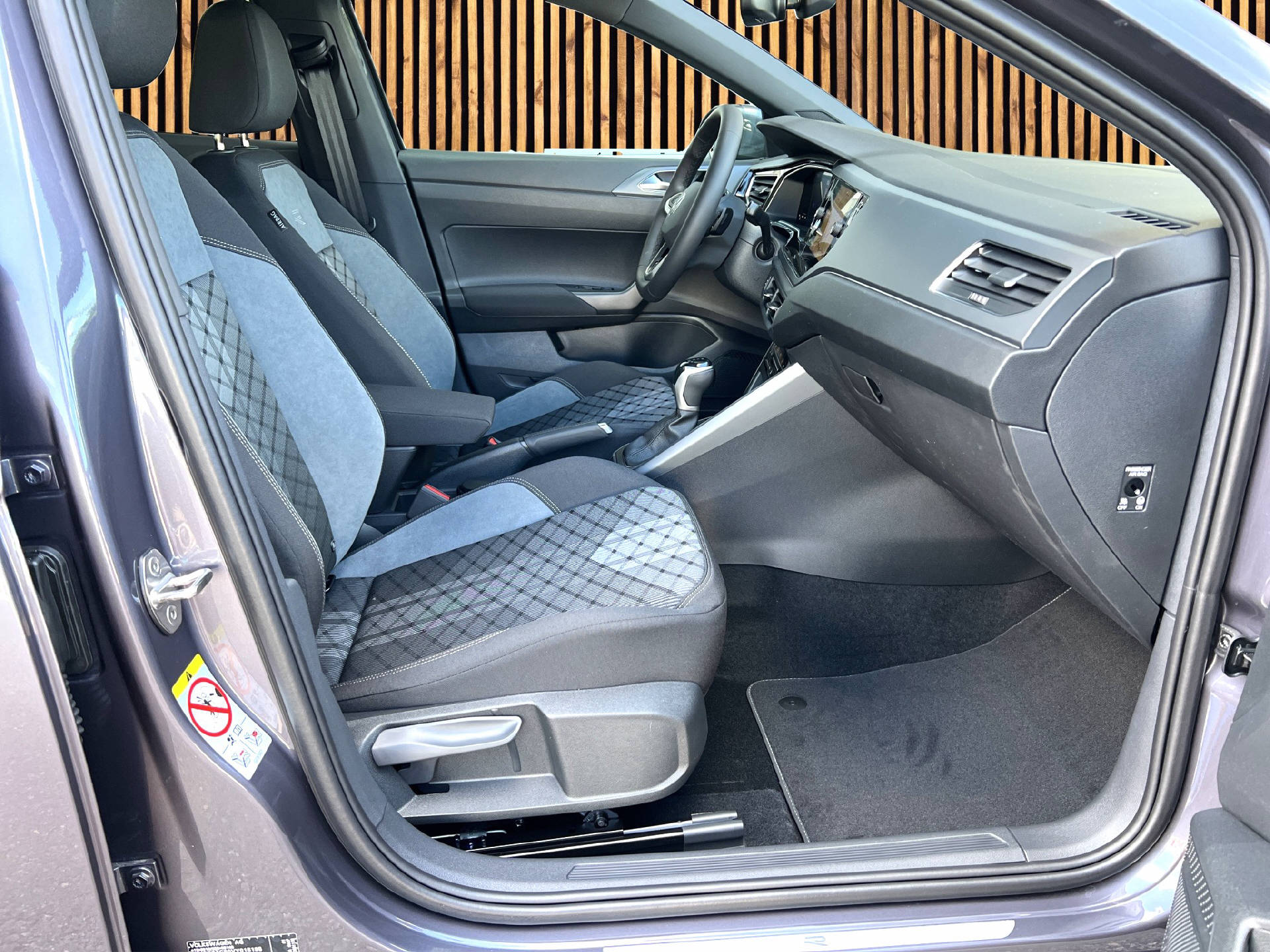 VW Taigo 1.0 TSI R-Line DSG-image-13