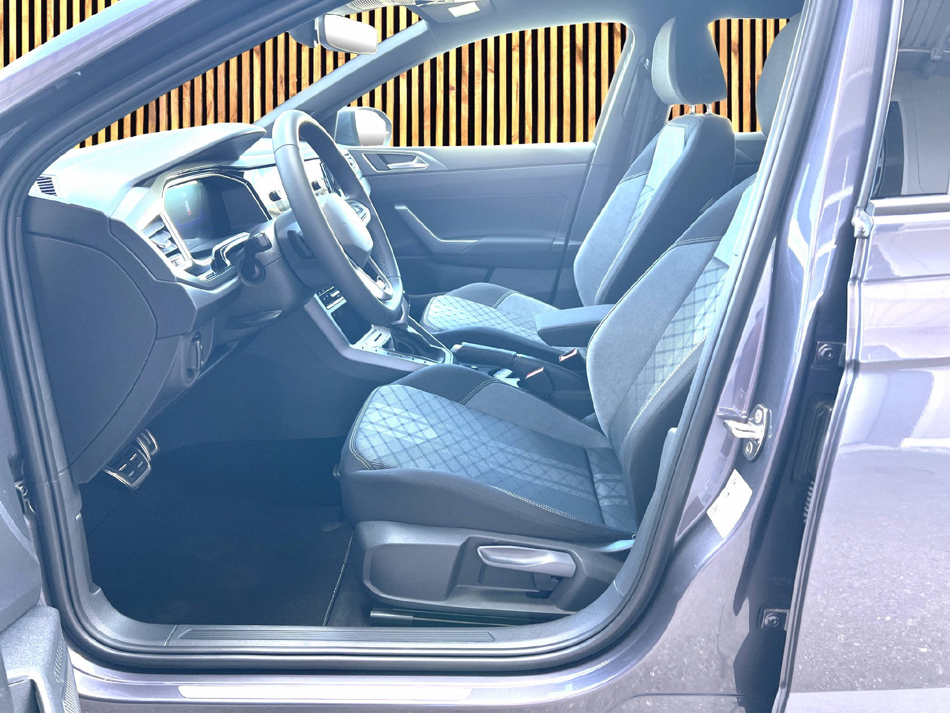 VW Taigo 1.0 TSI R-Line DSG-image-7