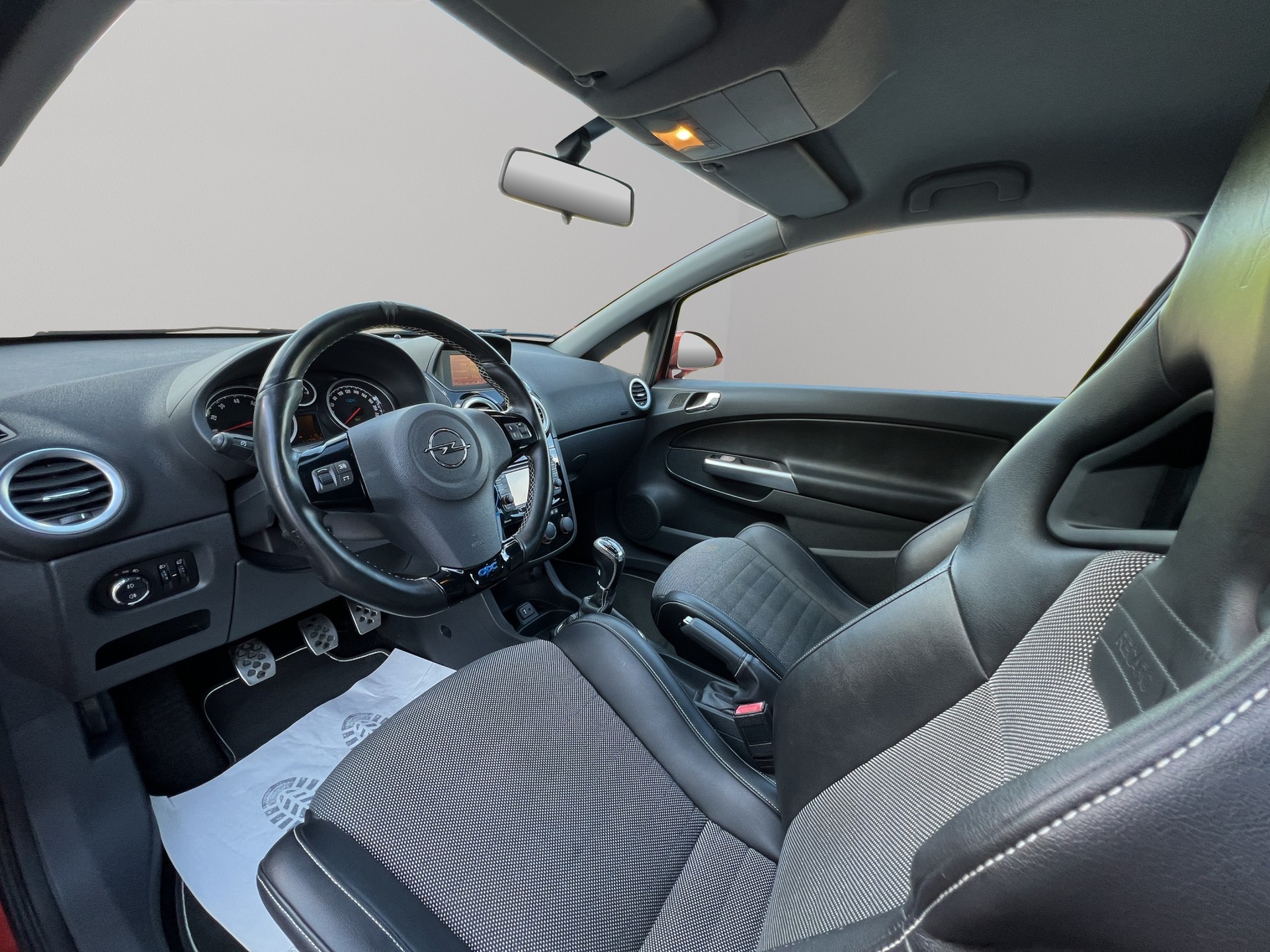 OPEL Corsa 1.6 Turbo OPC Nürburgring Edition-image-9