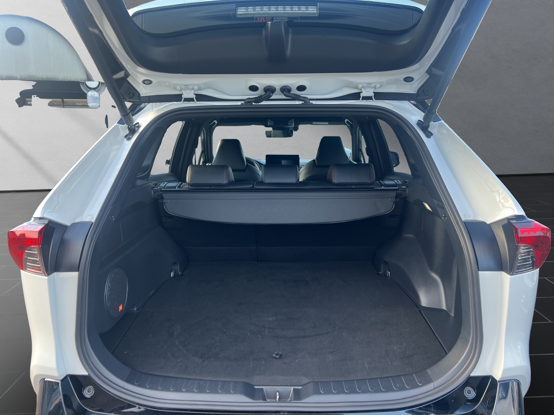 TOYOTA RAV4 2.5 Plug-In-Hybrid Platinum-image-10