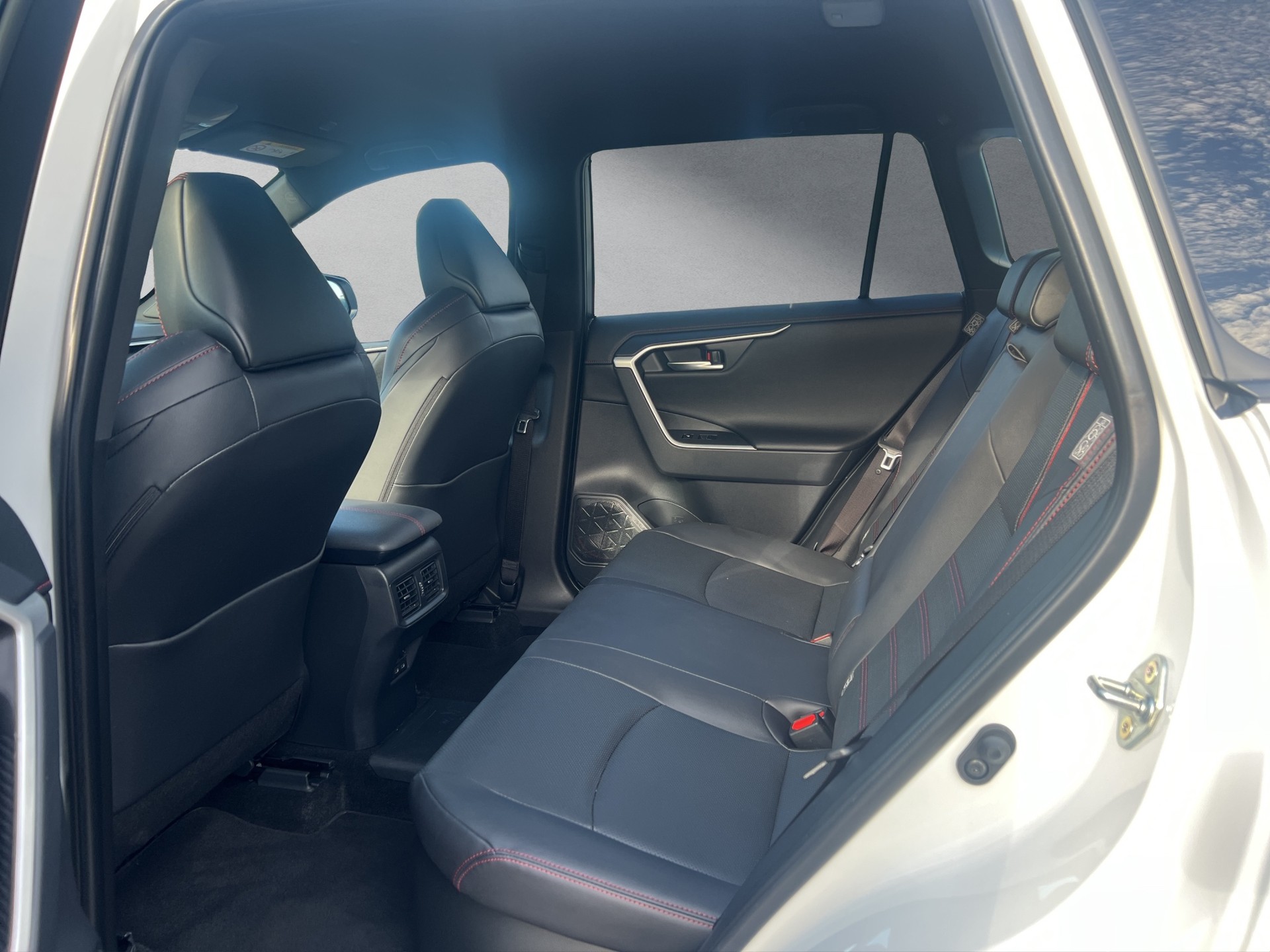 TOYOTA RAV4 2.5 Plug-In-Hybrid Platinum-image-9