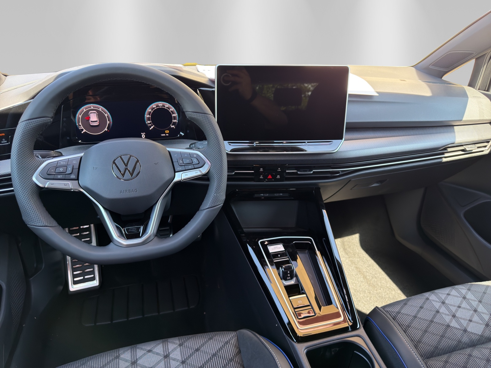 VW Golf 1.5 e TSI mHEV R-Line DSG-image-9