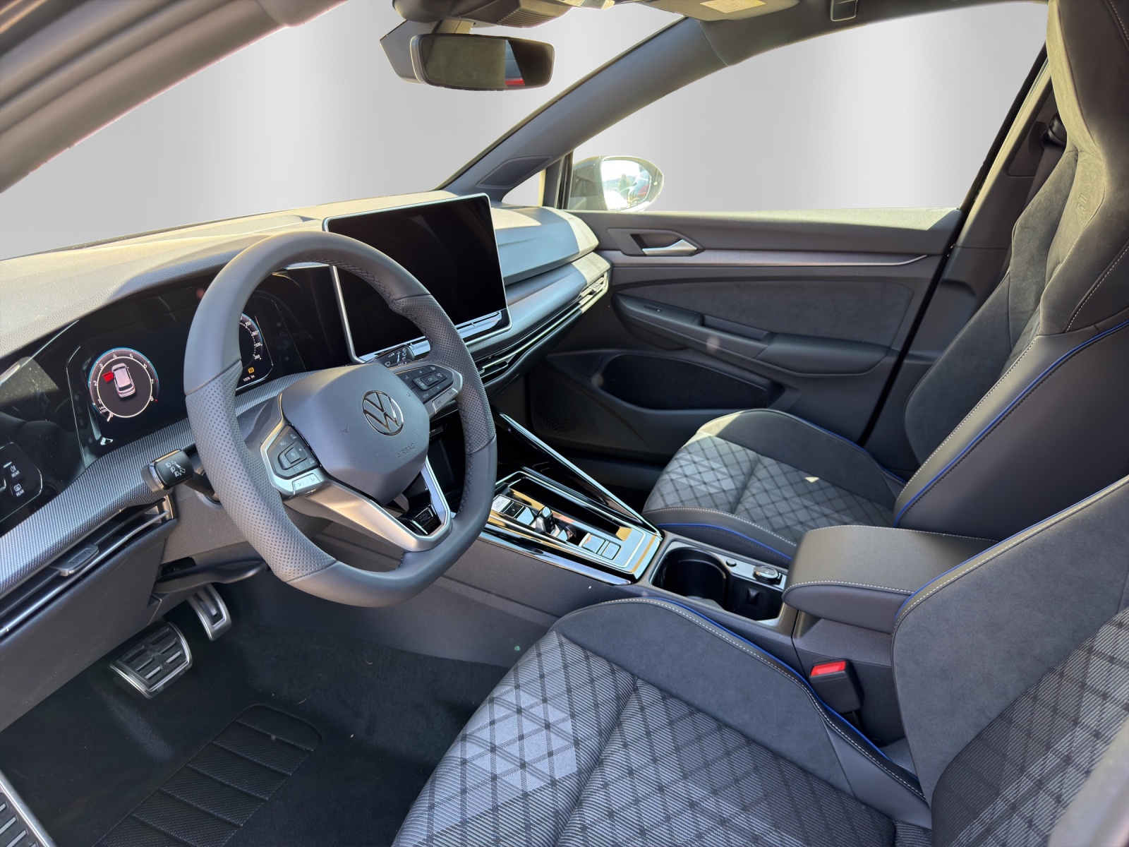 VW Golf 1.5 e TSI mHEV R-Line DSG-image-8