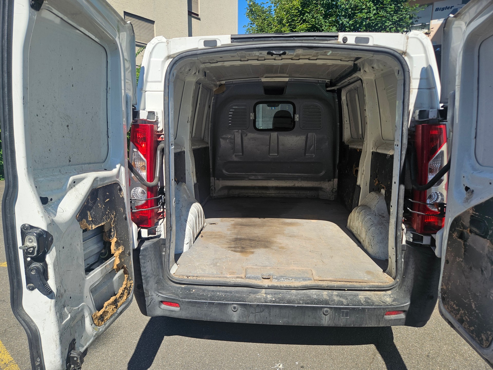 PEUGEOT Expert 2.0 HDi 229 L2H1-image-6