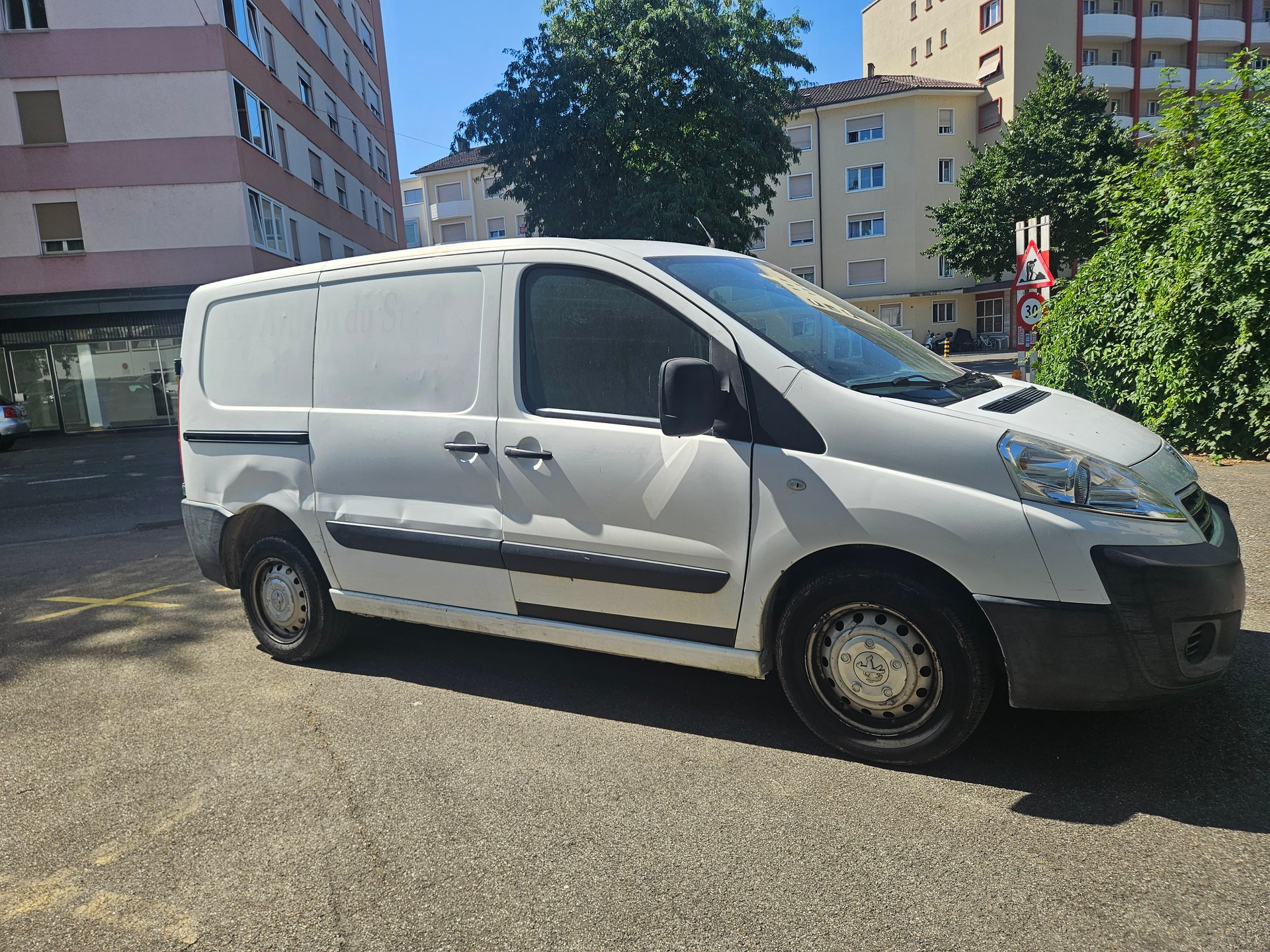 PEUGEOT Expert 2.0 HDi 229 L2H1-image-4