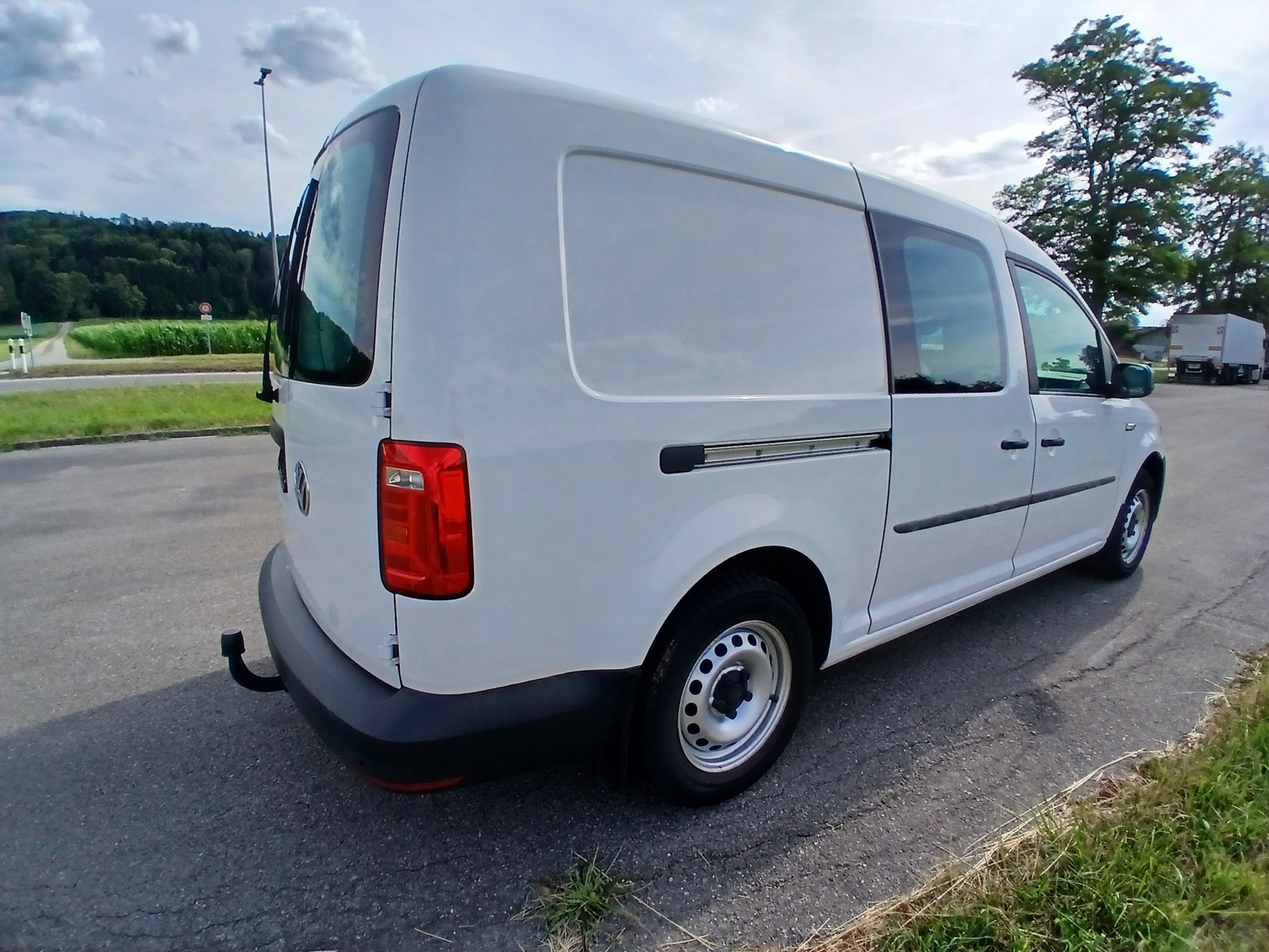 VW Caddy Maxi 2.0TDI BlueMotion Technology DSG-image-4