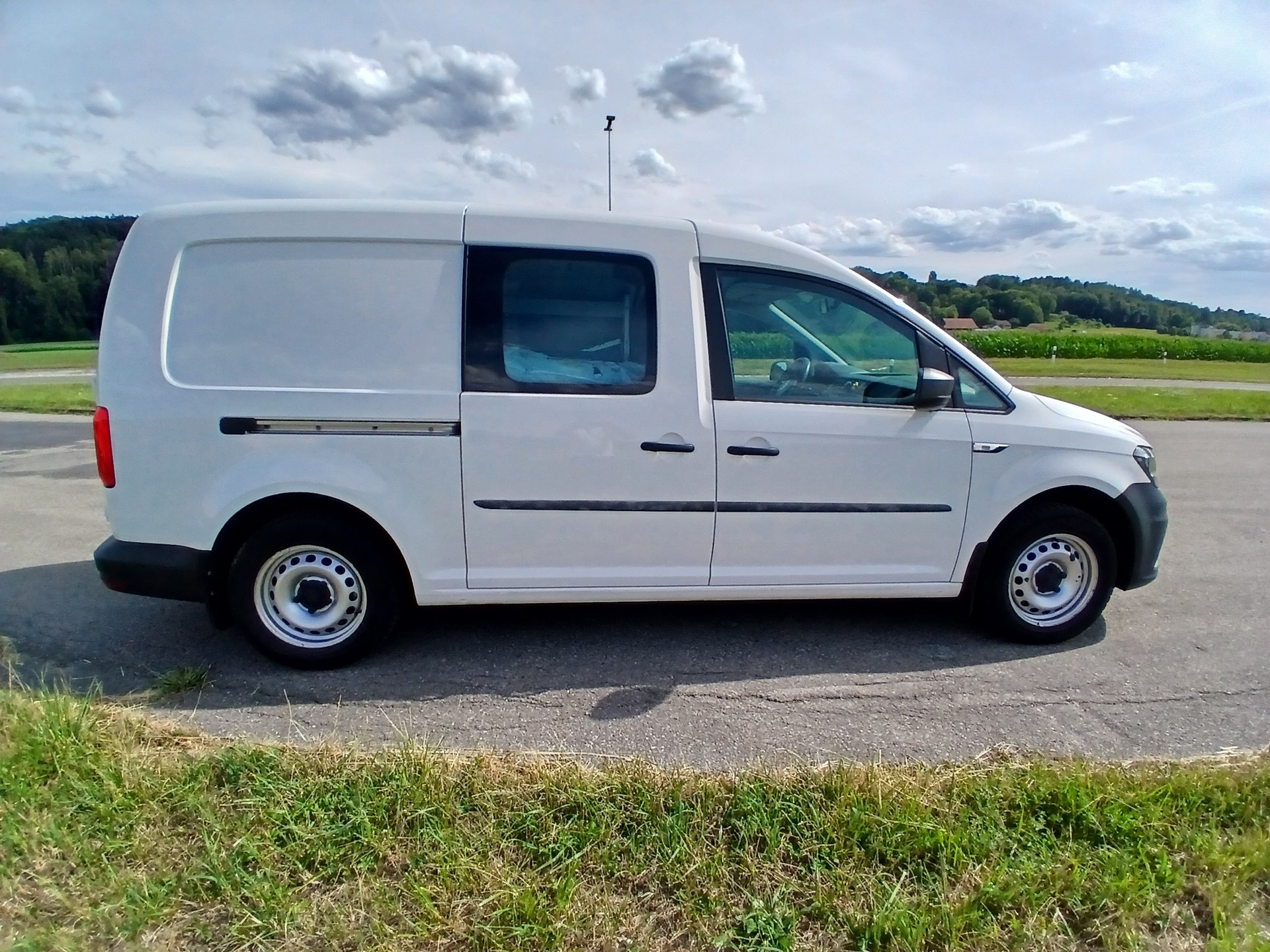 VW Caddy Maxi 2.0TDI BlueMotion Technology DSG-image-5