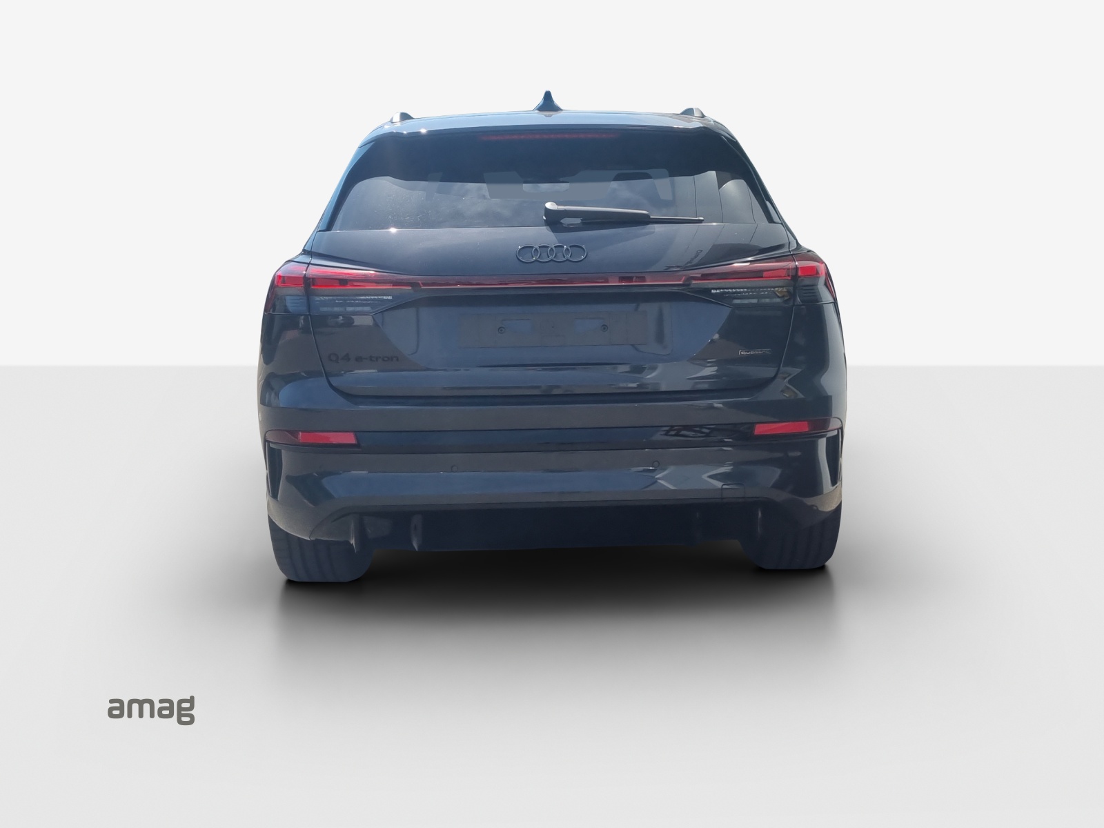 AUDI Q4 e-tron SUV quattro performance-showroom-element-3