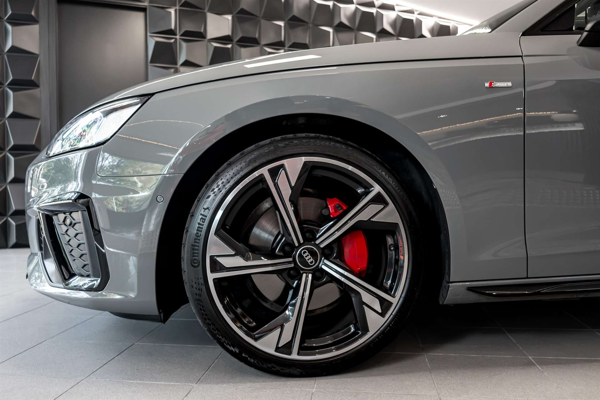 AUDI A4 Avant 40 TDI S line Attraction quattro S-tronic-image-30