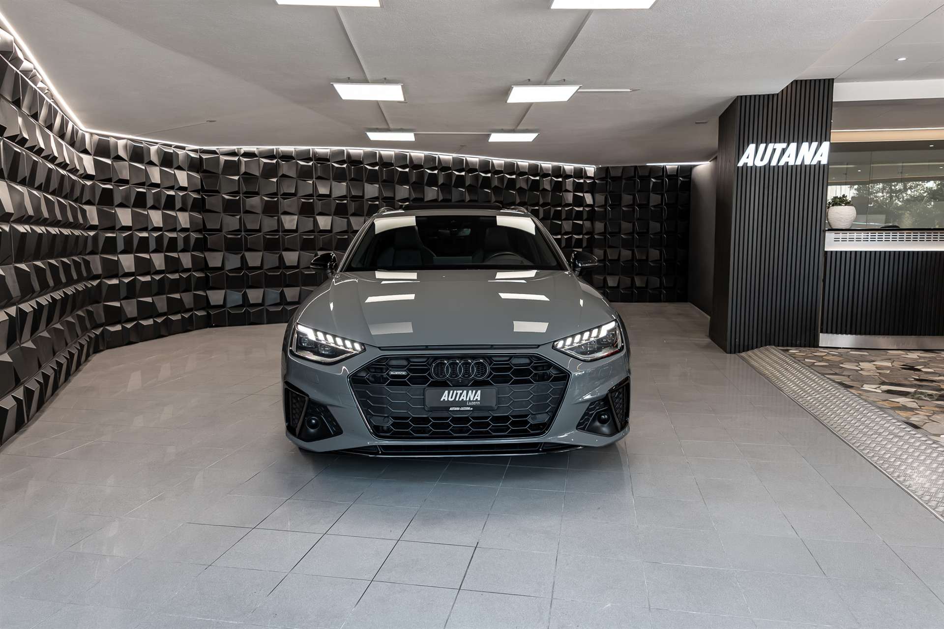 AUDI A4 Avant 40 TDI S line Attraction quattro S-tronic-image-3