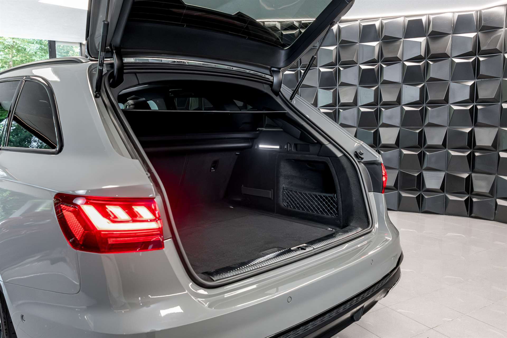 AUDI A4 Avant 40 TDI S line Attraction quattro S-tronic-image-27