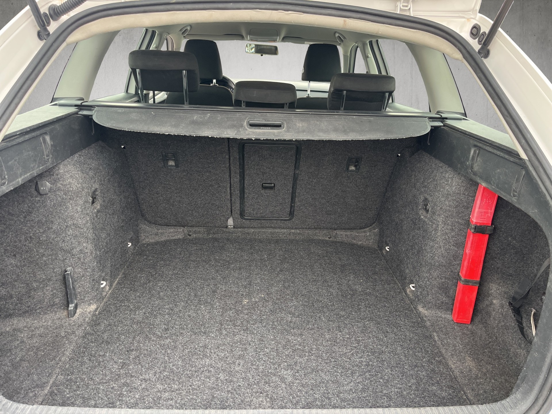 SKODA Octavia Combi 1.6 TDI Ambition-image-13