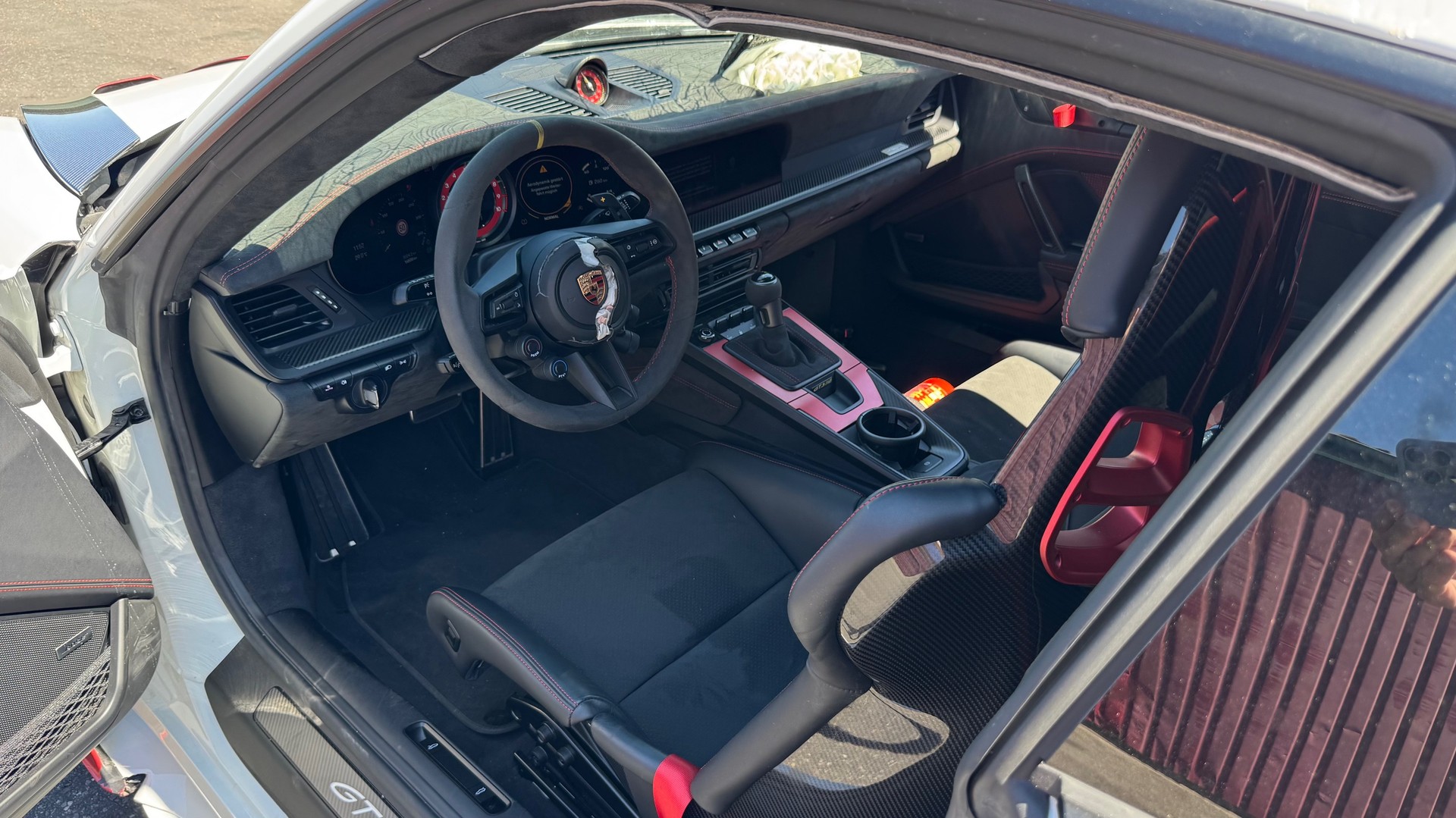 PORSCHE 911 GT3 RS-image-9