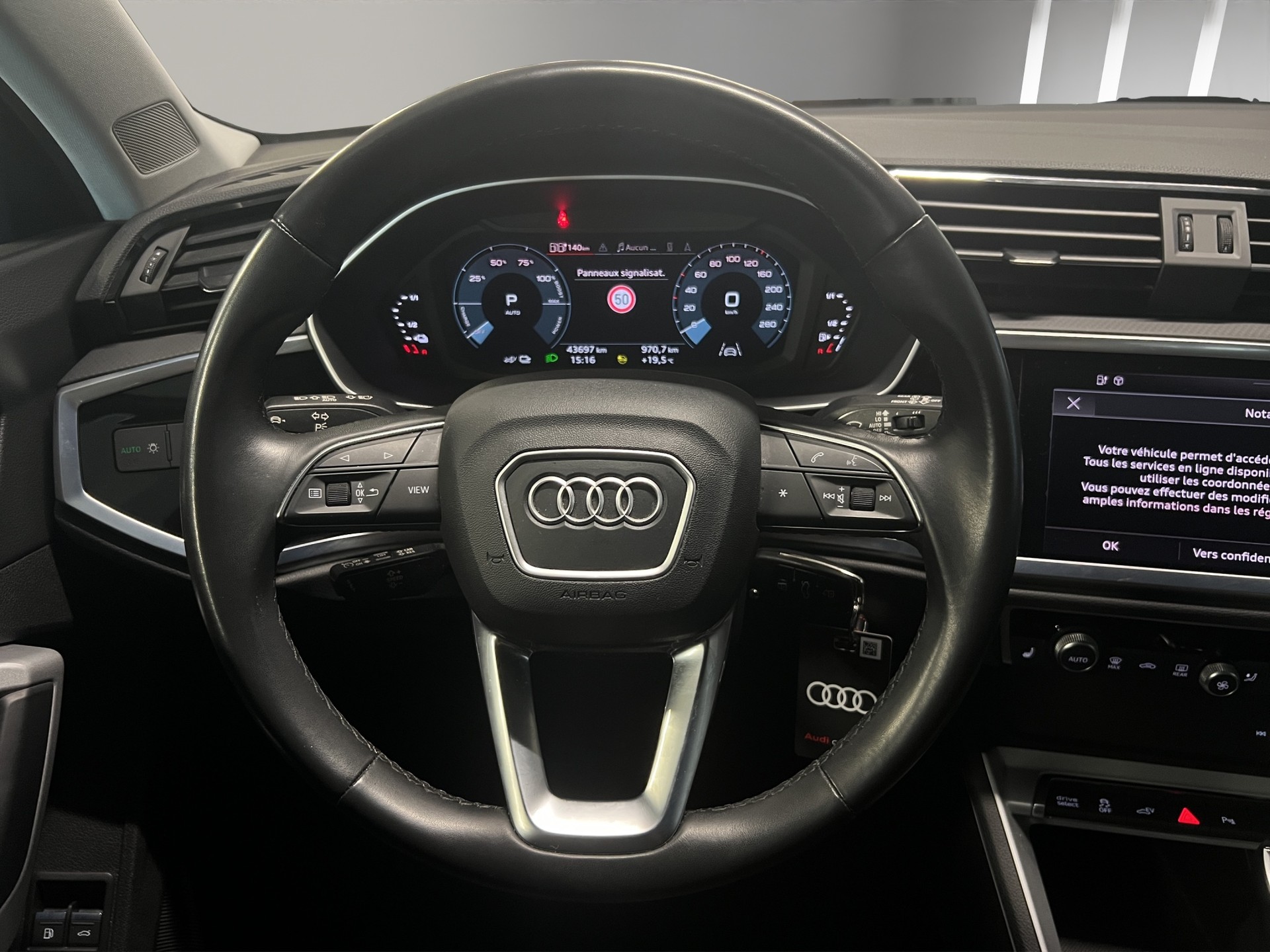 AUDI Q3 45 TFSI e S-tronic-image-9