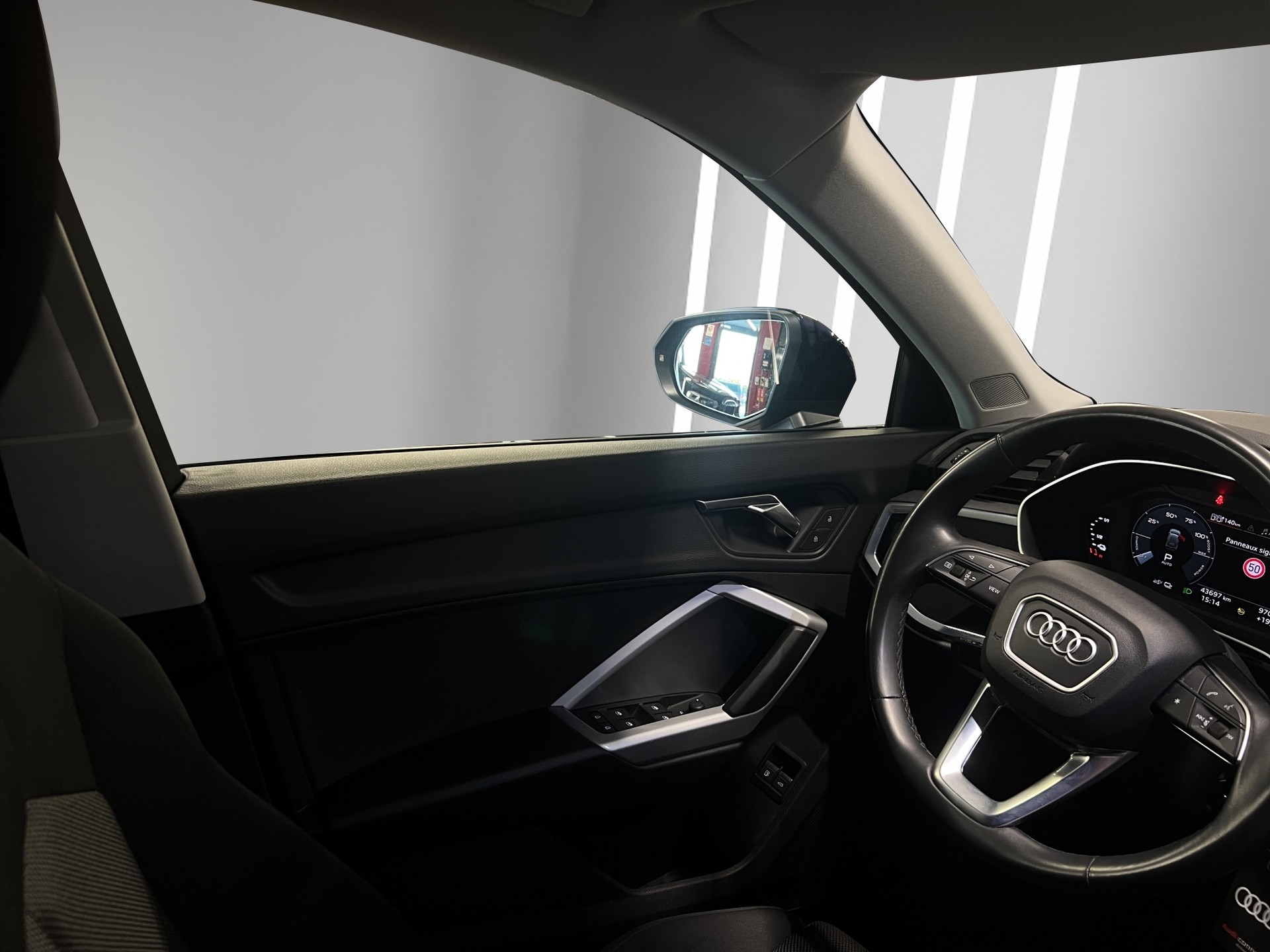 AUDI Q3 45 TFSI e S-tronic-image-6