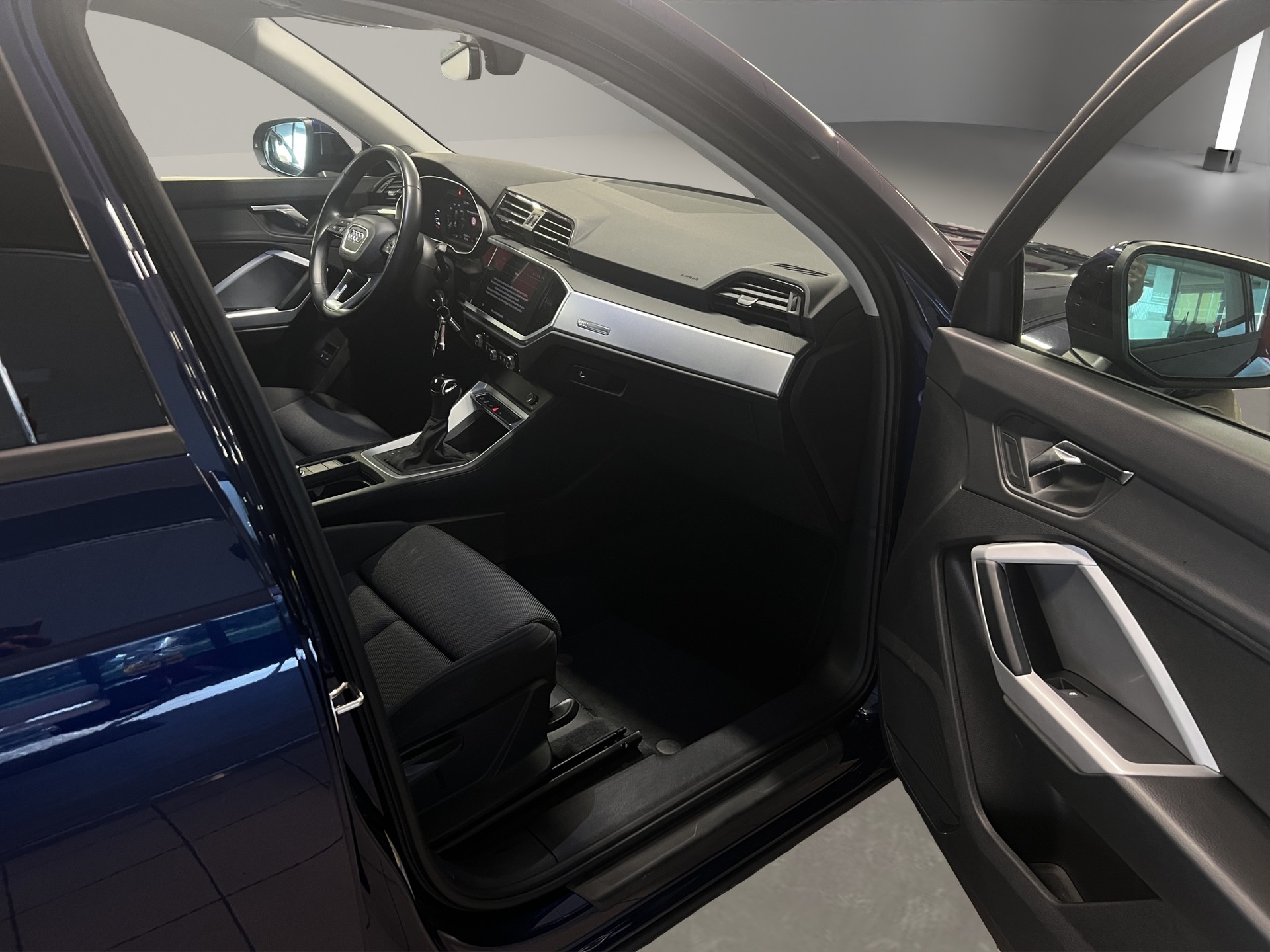 AUDI Q3 45 TFSI e S-tronic-image-16