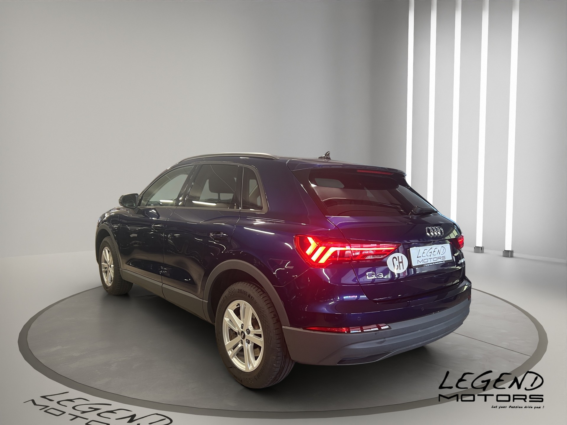 AUDI Q3 45 TFSI e S-tronic-showroom-element-3