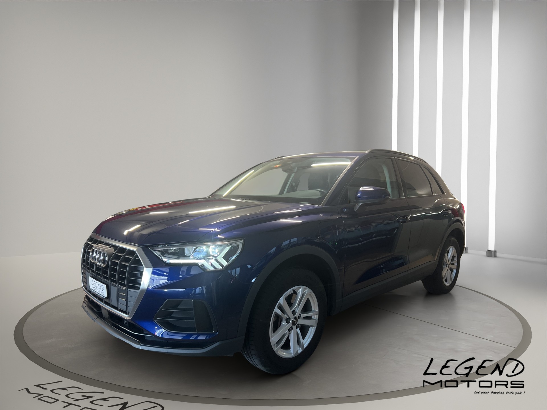 AUDI Q3 45 TFSI e S-tronic-showroom-element-2