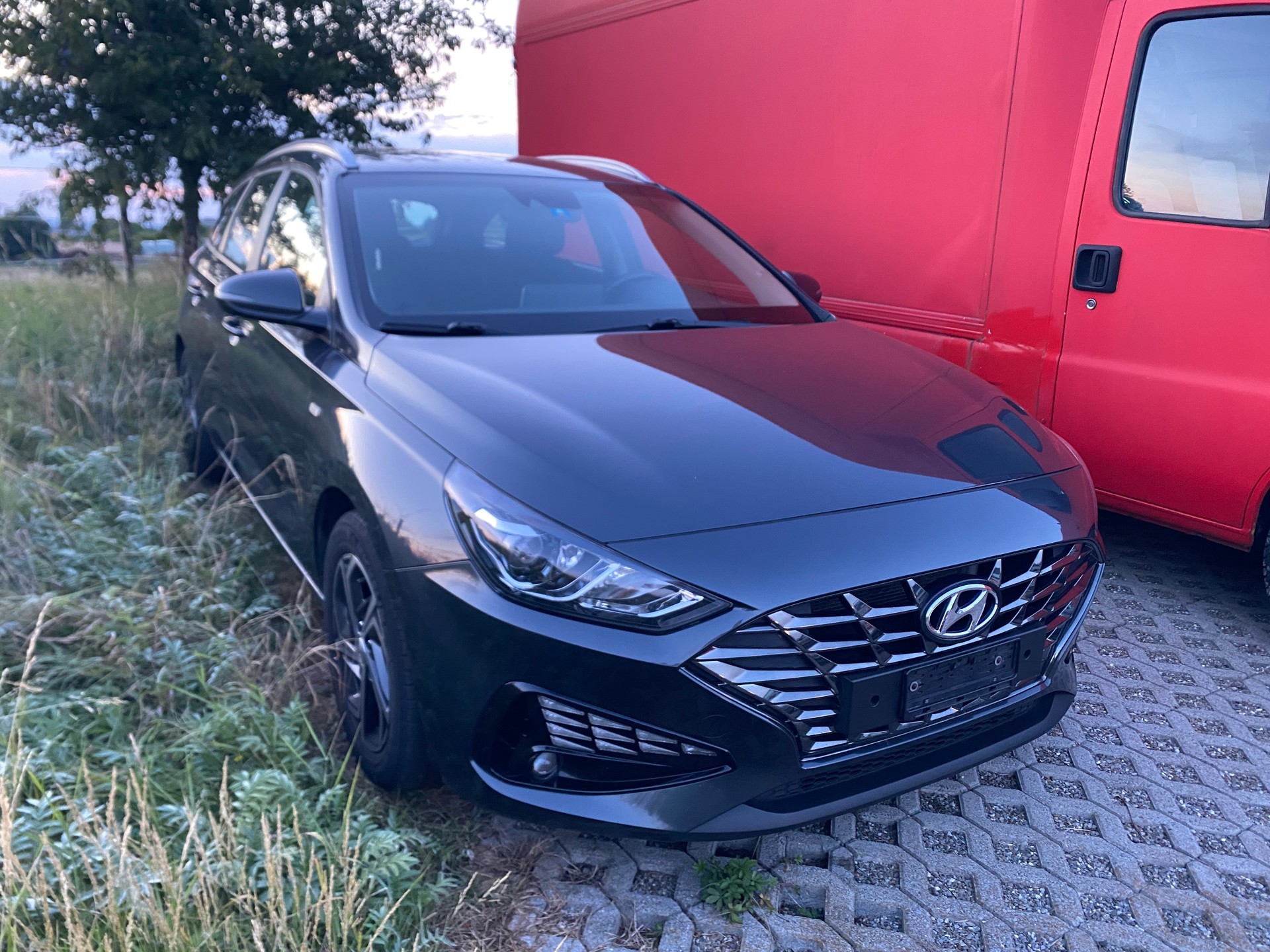 HYUNDAI i30-image-1