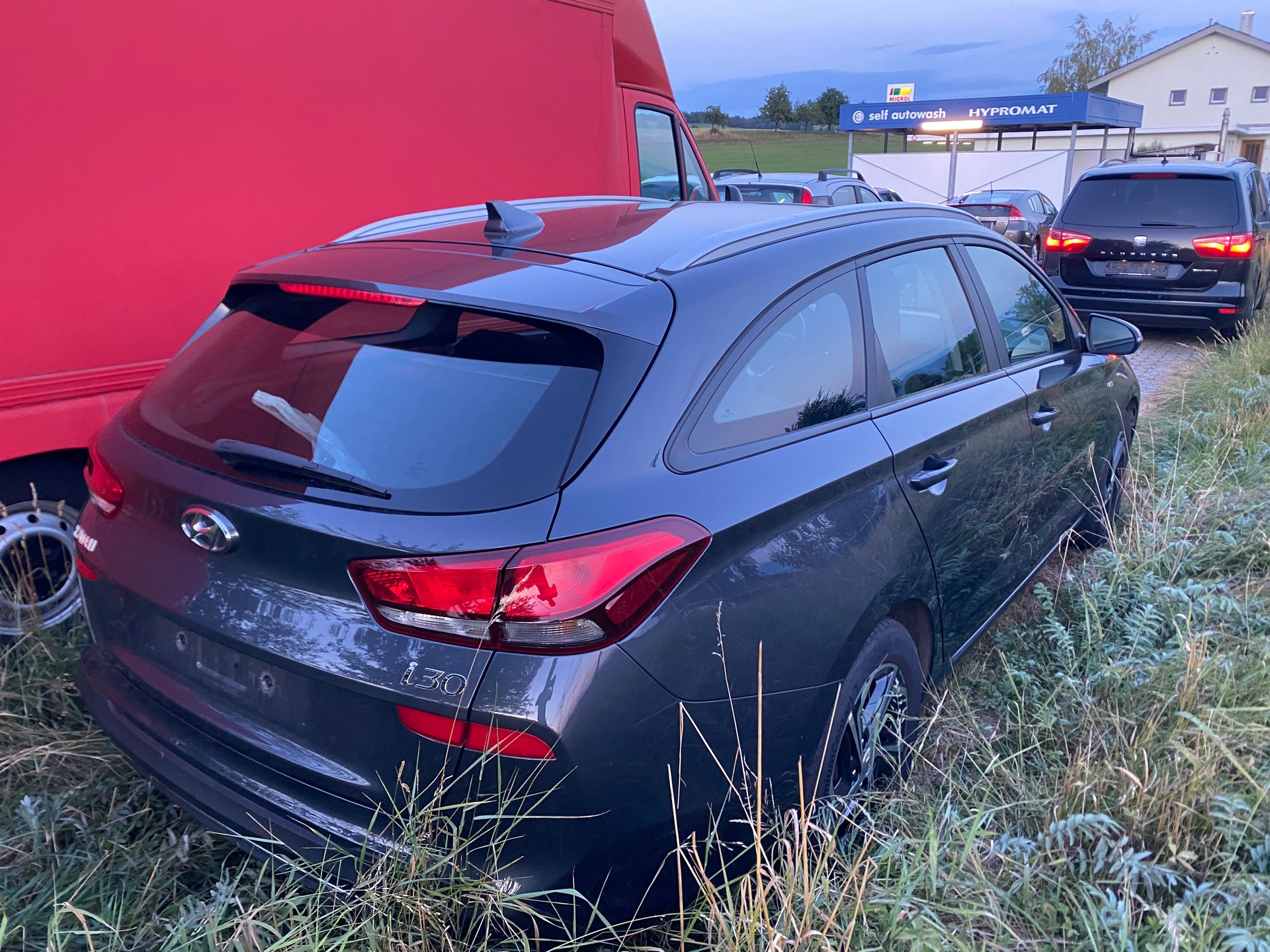 HYUNDAI i30-image-4